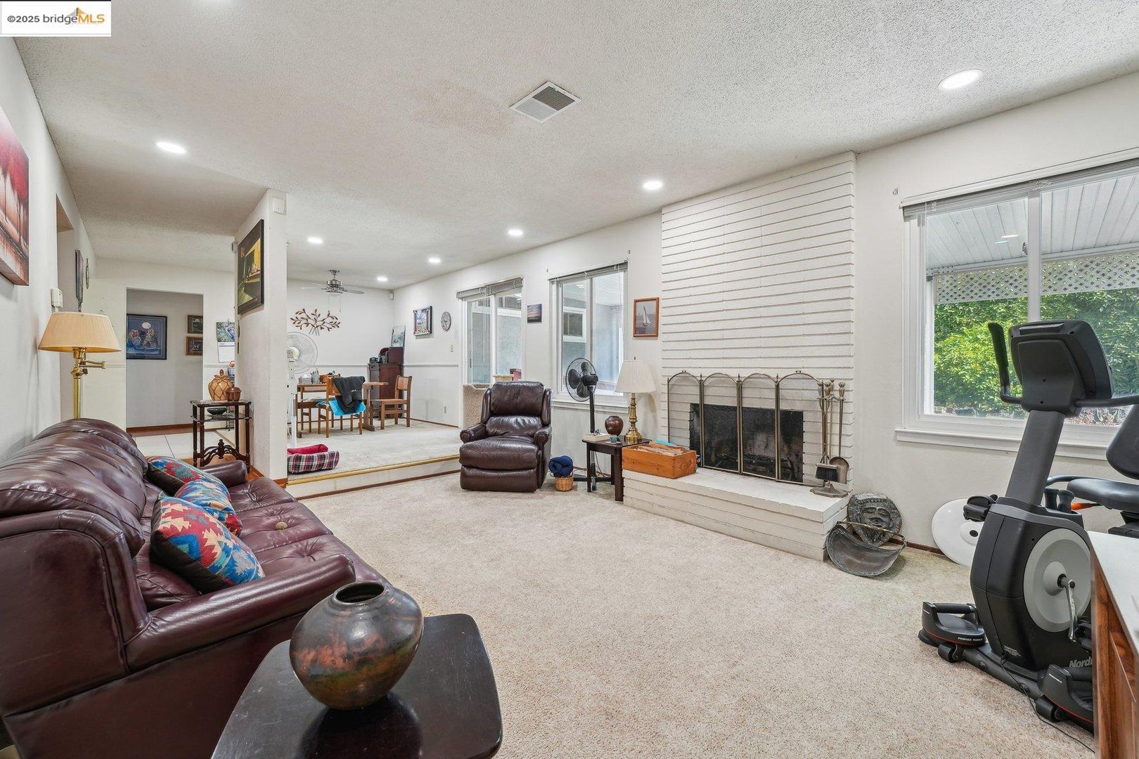 Detail Gallery Image 7 of 24 For 2092 Cypress Ave, San Pablo,  CA 94806 - 4 Beds | 2 Baths