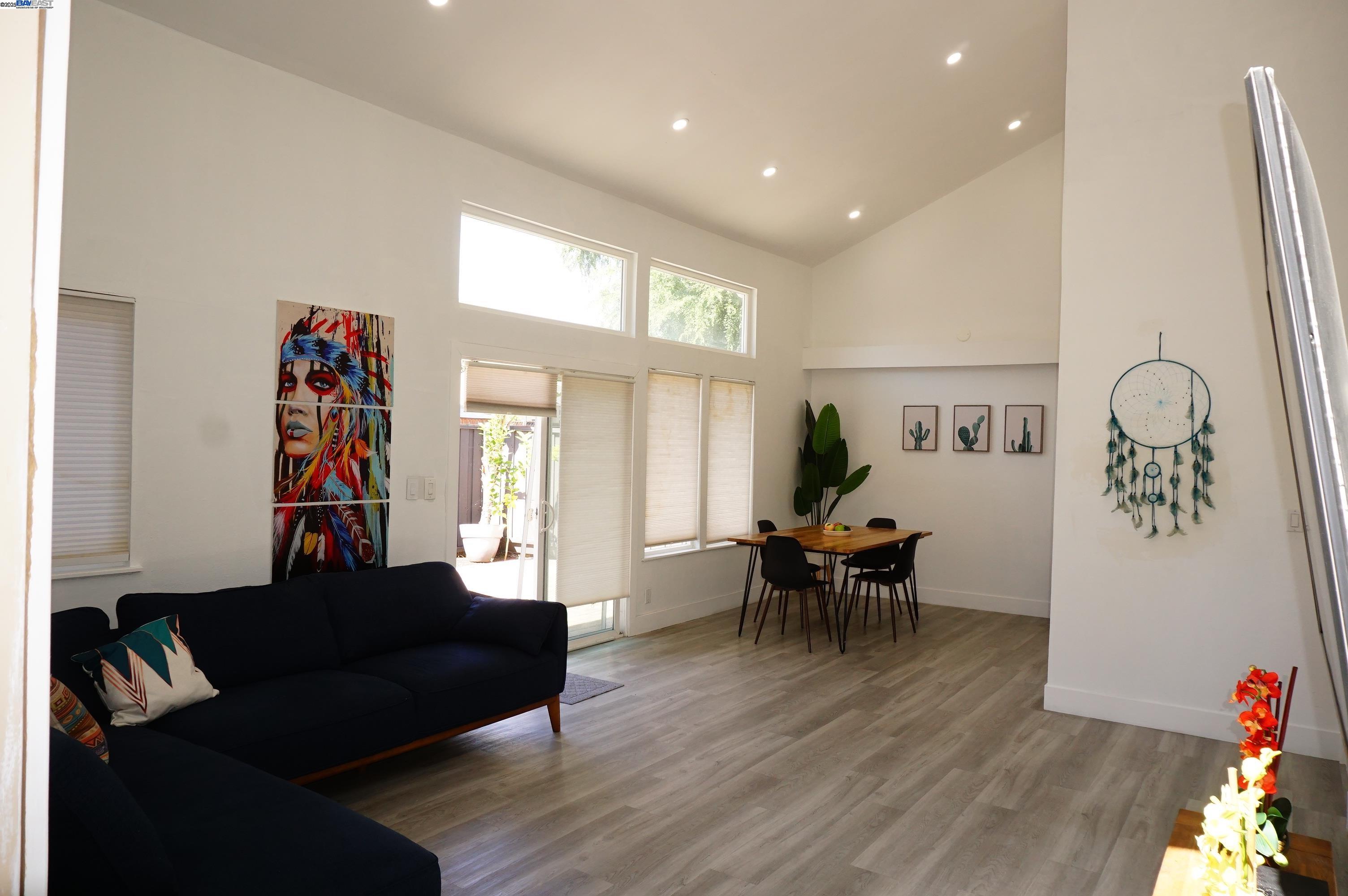 Photo #2: 41097500 Listing 
