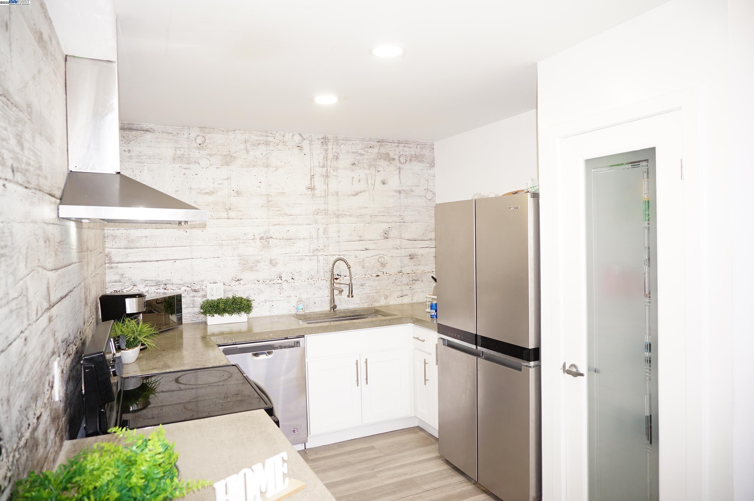 Photo #9: 41097500 Listing: Photo #9