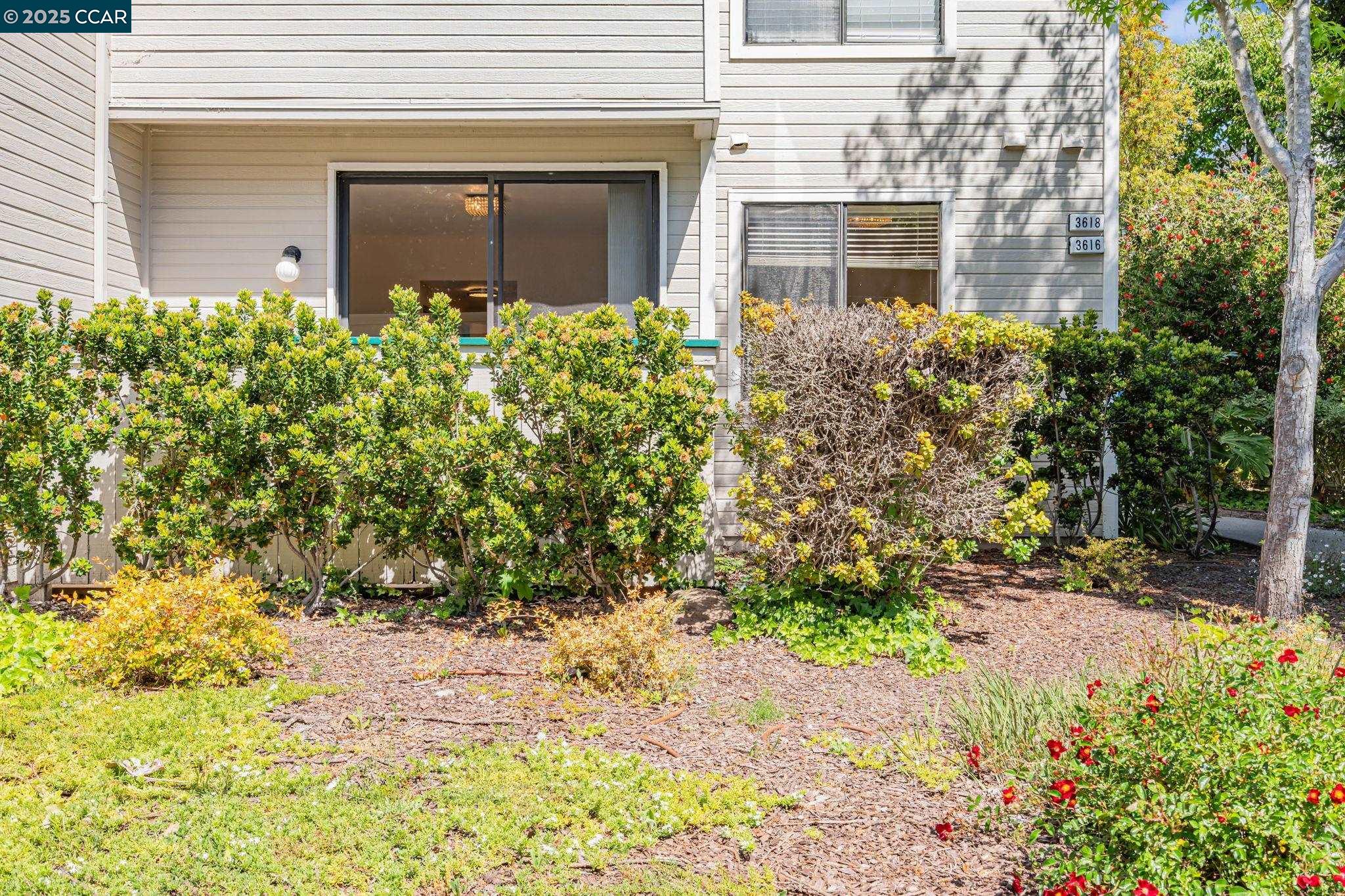 Detail Gallery Image 2 of 45 For 3616 Stoneglen S, Richmond,  CA 94806-5260 - 2 Beds | 2 Baths