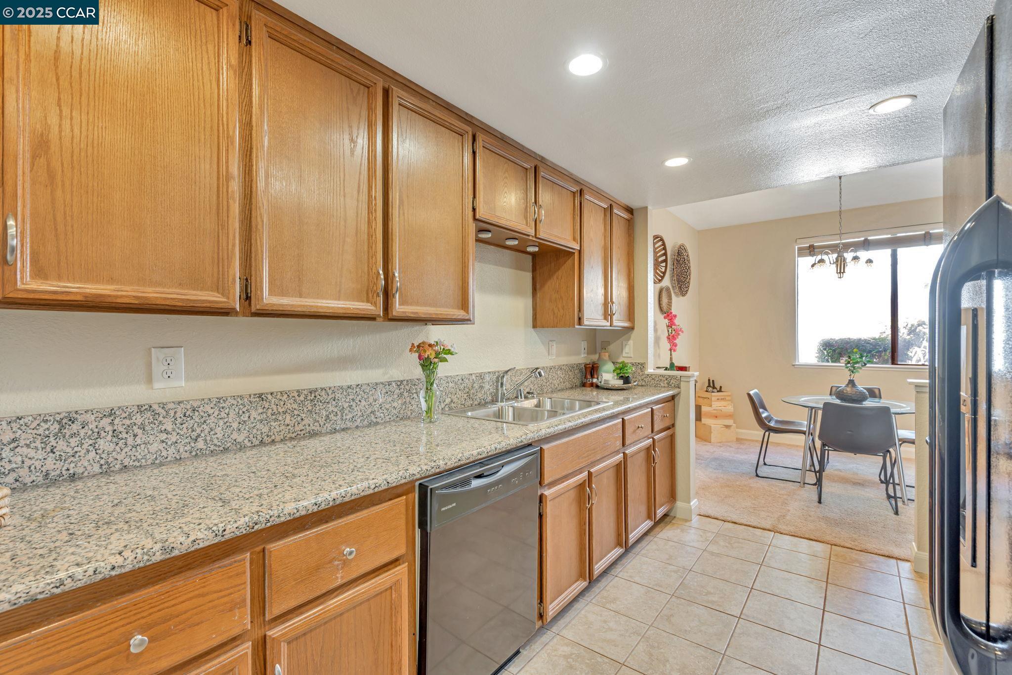 Detail Gallery Image 14 of 45 For 3616 Stoneglen S, Richmond,  CA 94806-5260 - 2 Beds | 2 Baths