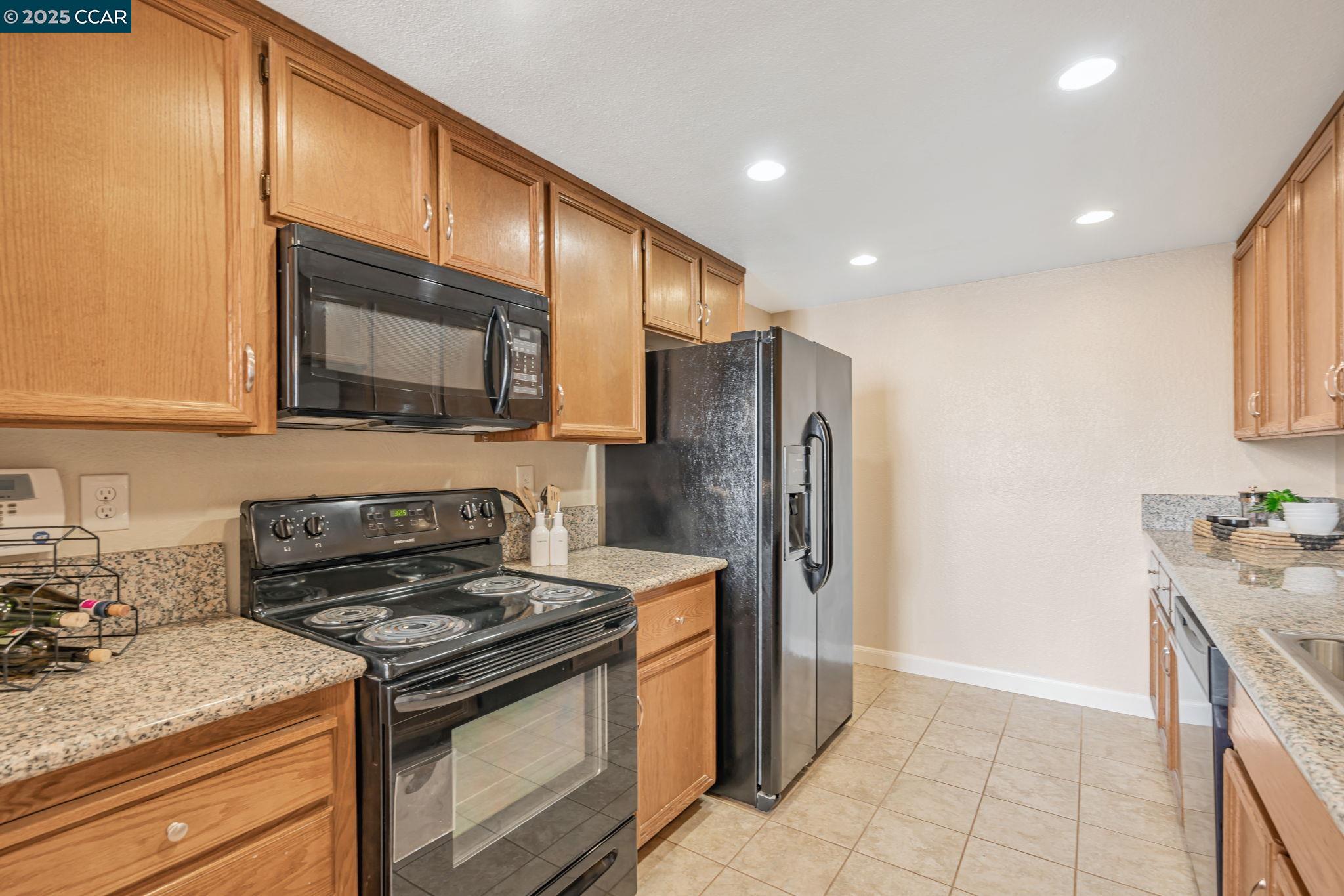 Detail Gallery Image 15 of 45 For 3616 Stoneglen S, Richmond,  CA 94806-5260 - 2 Beds | 2 Baths