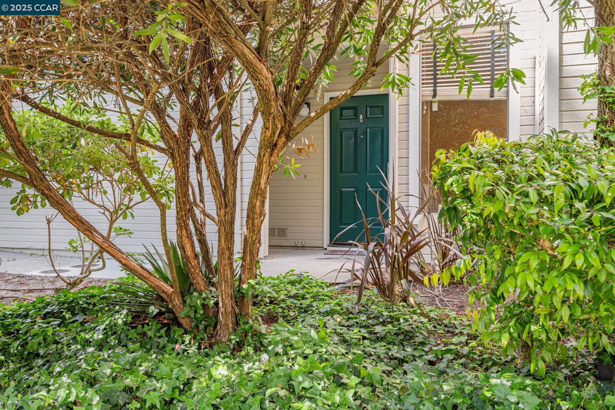 Detail Gallery Image 4 of 45 For 3616 Stoneglen S, Richmond,  CA 94806-5260 - 2 Beds | 2 Baths