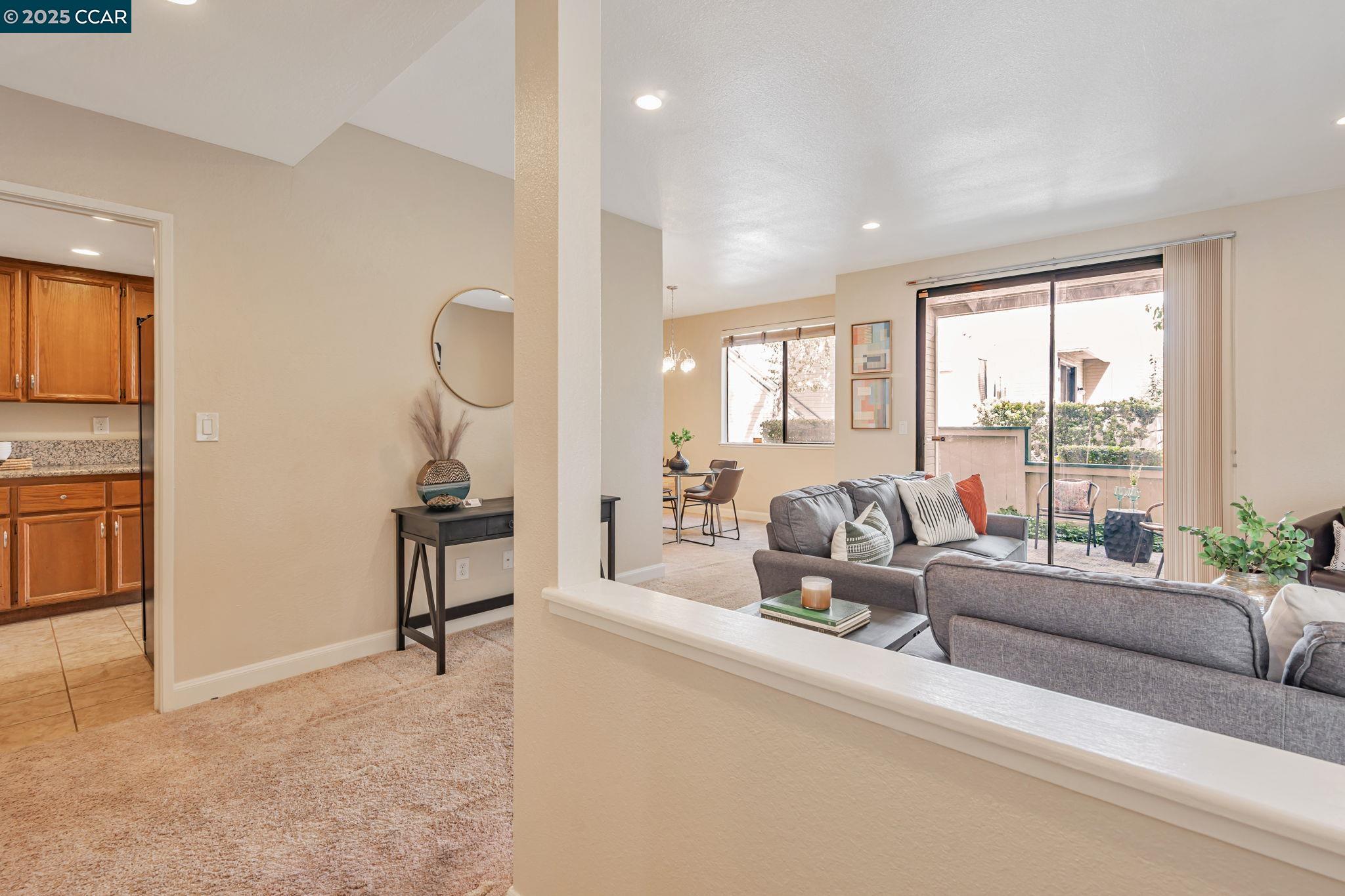 Detail Gallery Image 6 of 45 For 3616 Stoneglen S, Richmond,  CA 94806-5260 - 2 Beds | 2 Baths