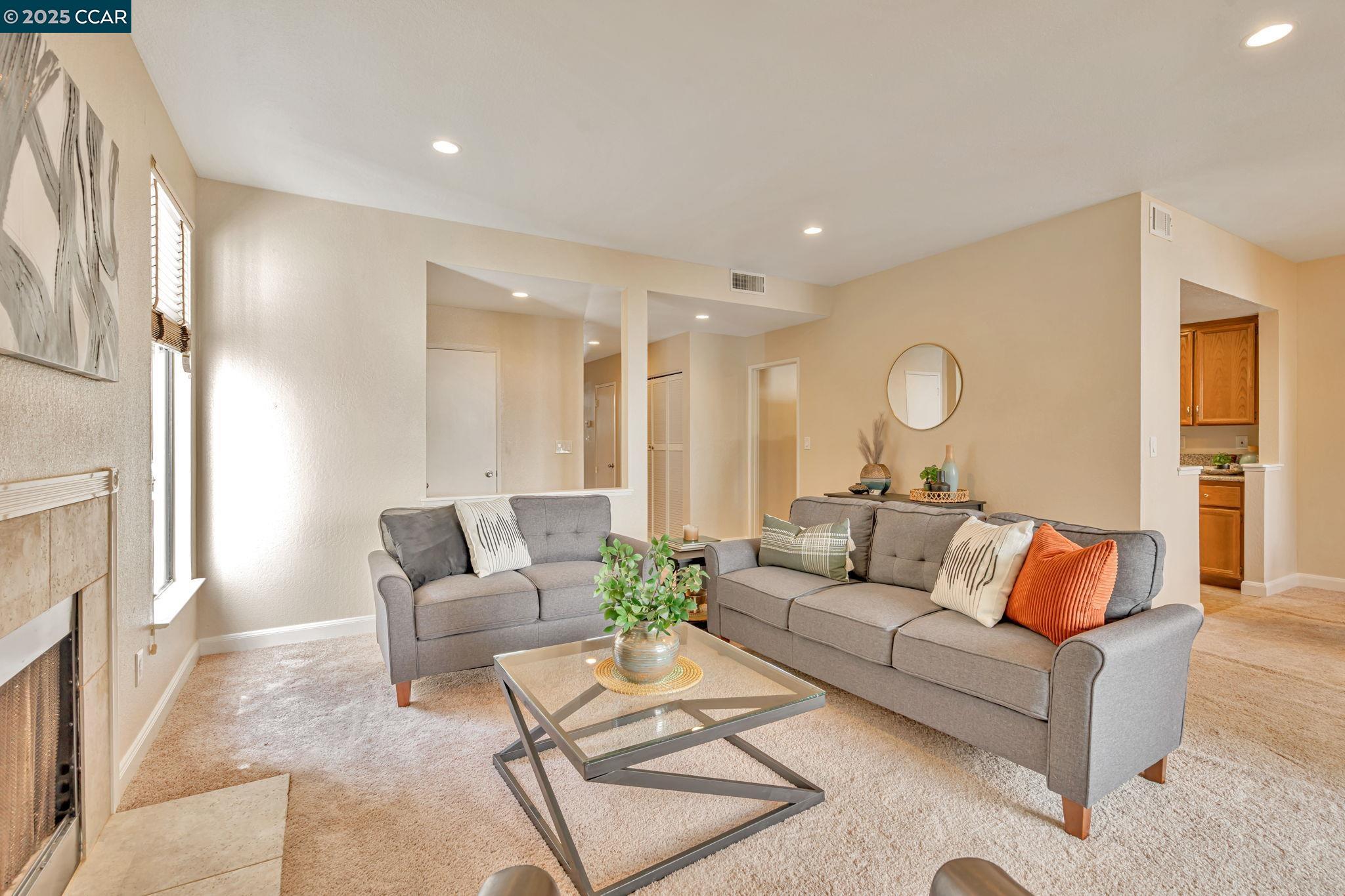 Detail Gallery Image 9 of 45 For 3616 Stoneglen S, Richmond,  CA 94806-5260 - 2 Beds | 2 Baths