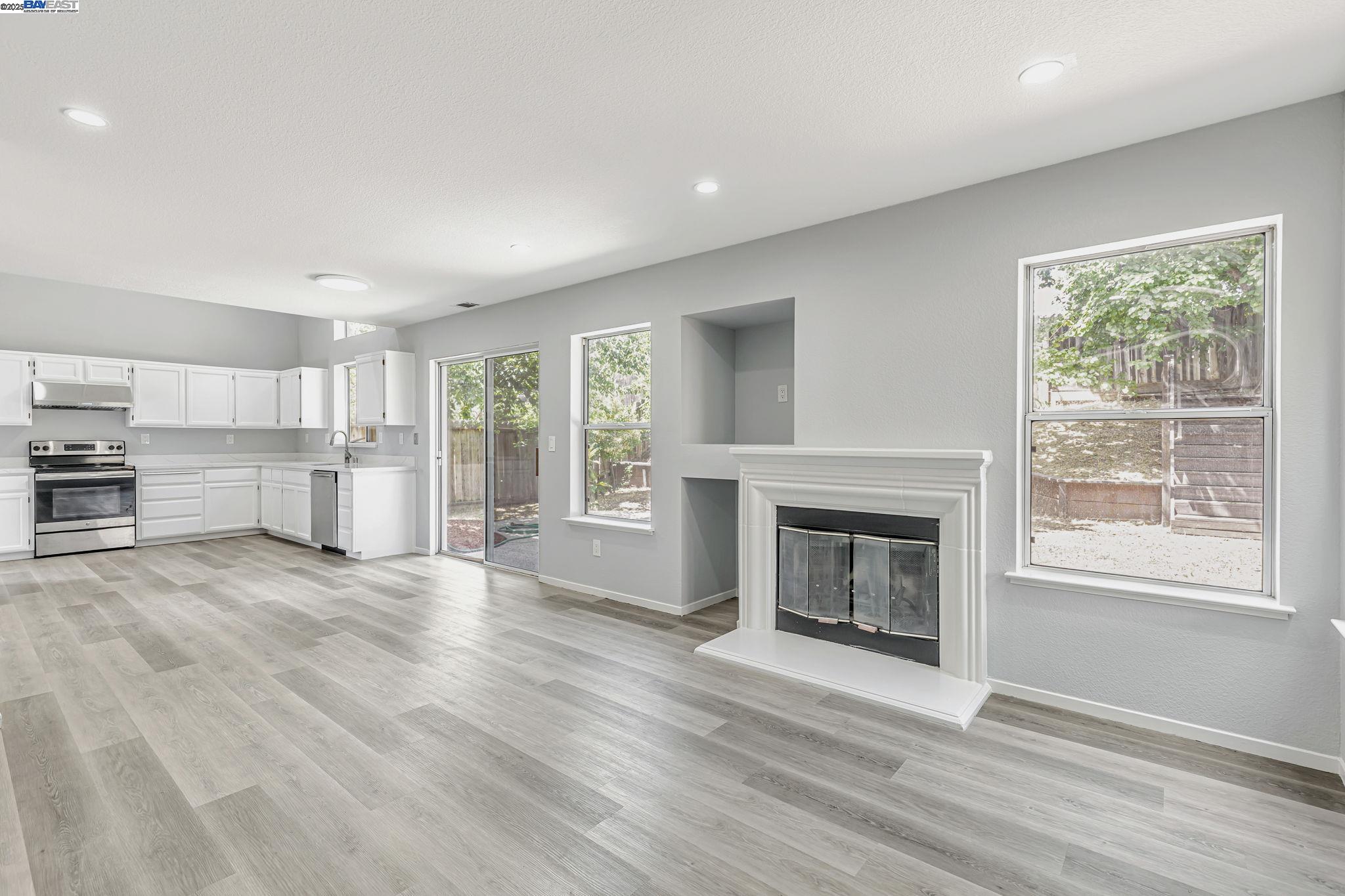 Detail Gallery Image 14 of 44 For 5132 Pioneer Way, Antioch,  CA 94531 - 4 Beds | 3 Baths