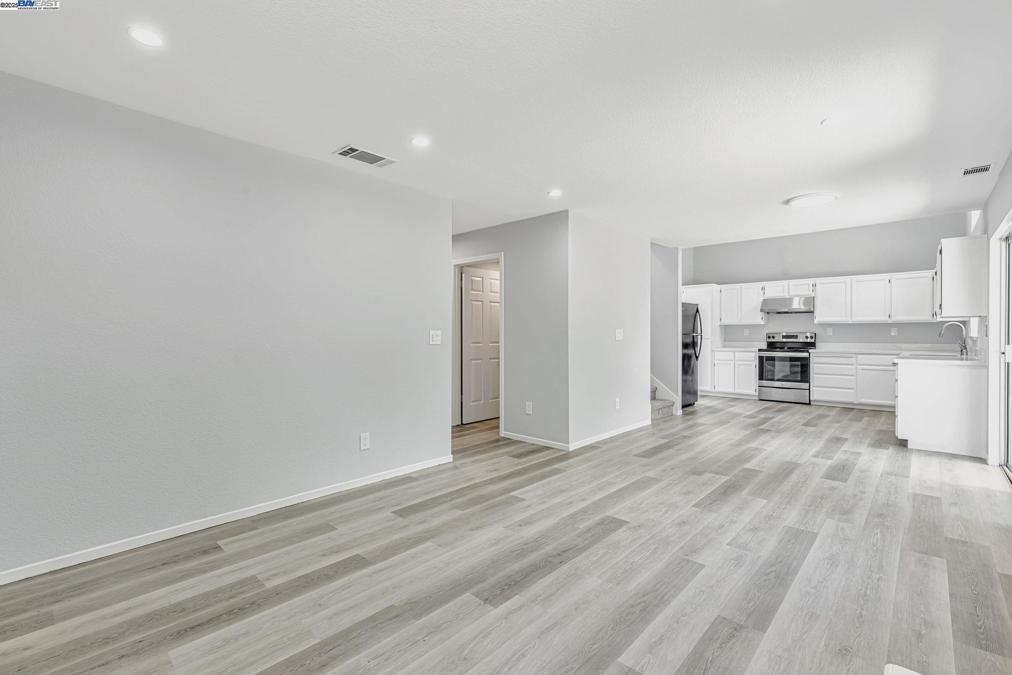 Detail Gallery Image 15 of 44 For 5132 Pioneer Way, Antioch,  CA 94531 - 4 Beds | 3 Baths