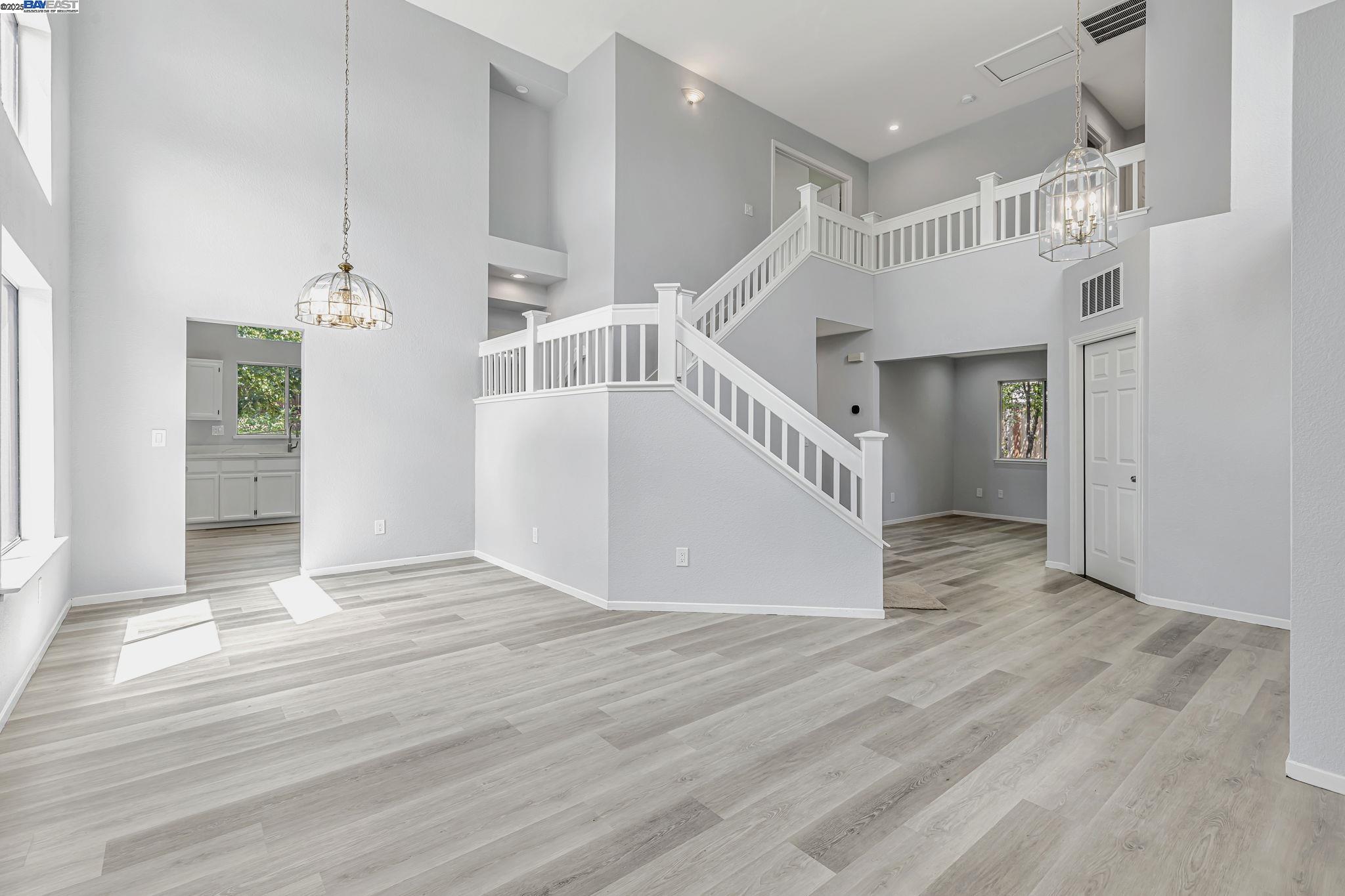 Detail Gallery Image 8 of 44 For 5132 Pioneer Way, Antioch,  CA 94531 - 4 Beds | 3 Baths