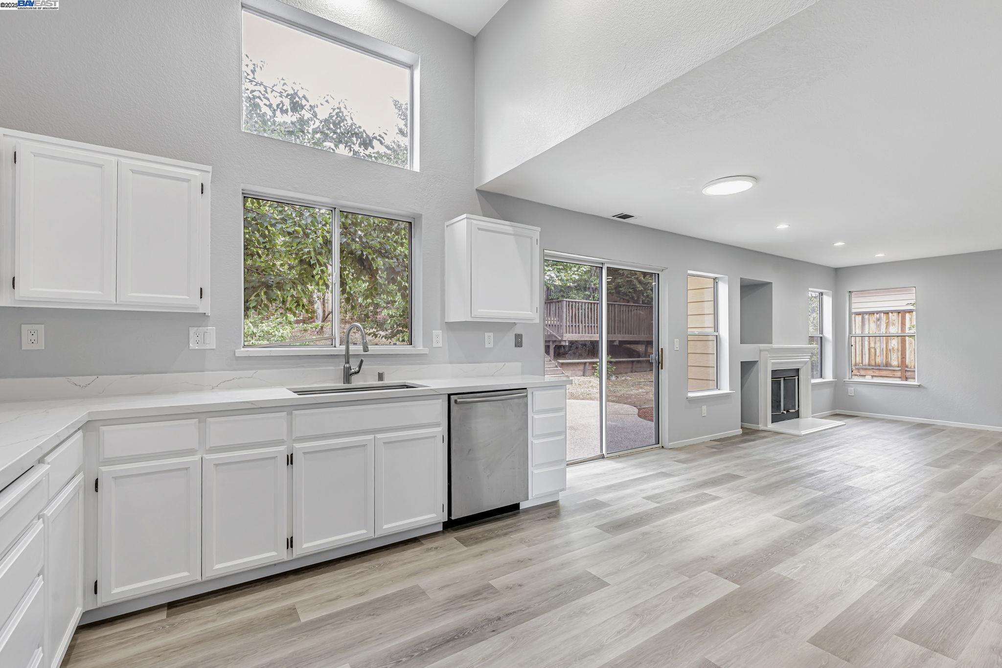 Detail Gallery Image 10 of 44 For 5132 Pioneer Way, Antioch,  CA 94531 - 4 Beds | 3 Baths