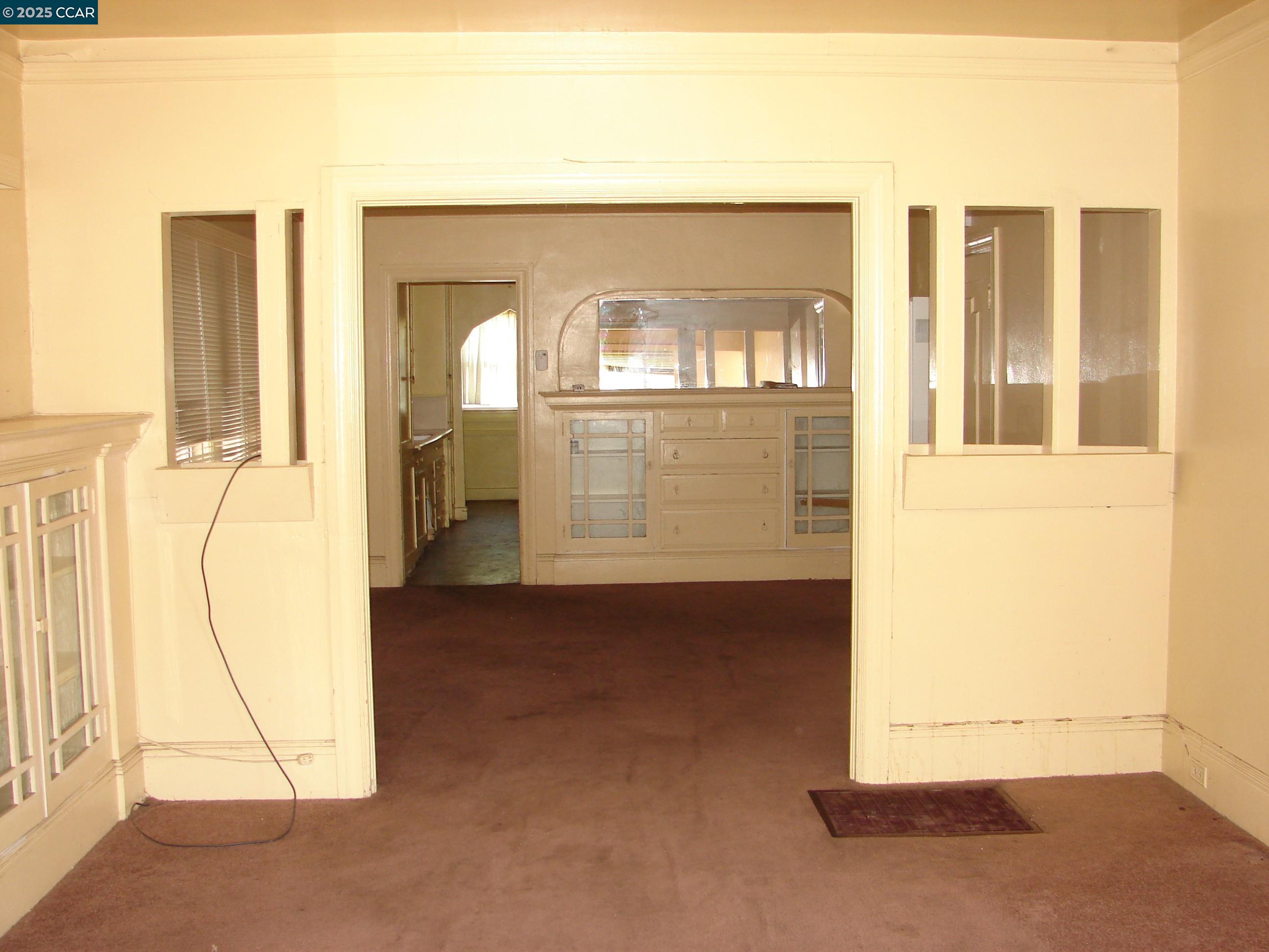 Detail Gallery Image 3 of 10 For 2427 67th Ave, Oakland,  CA 94605 - 2 Beds | 1 Baths