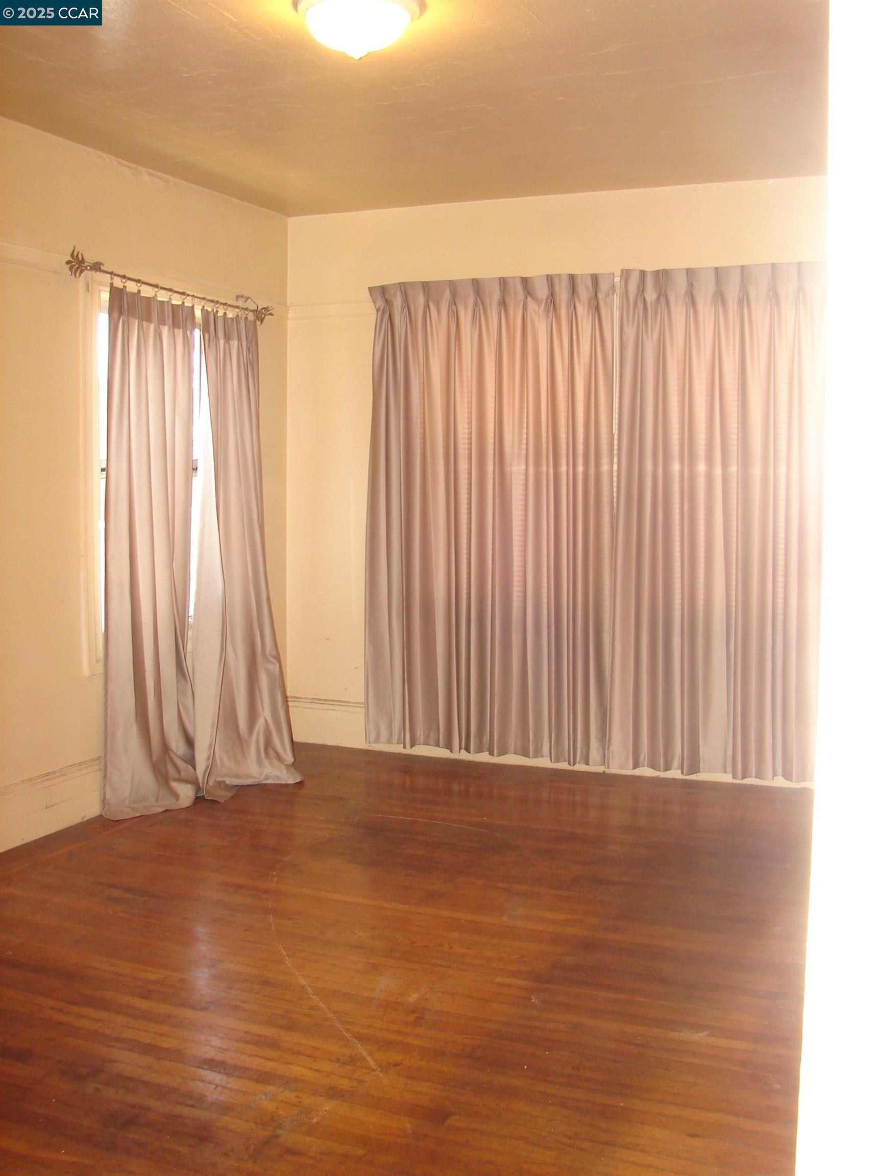 Detail Gallery Image 7 of 10 For 2427 67th Ave, Oakland,  CA 94605 - 2 Beds | 1 Baths