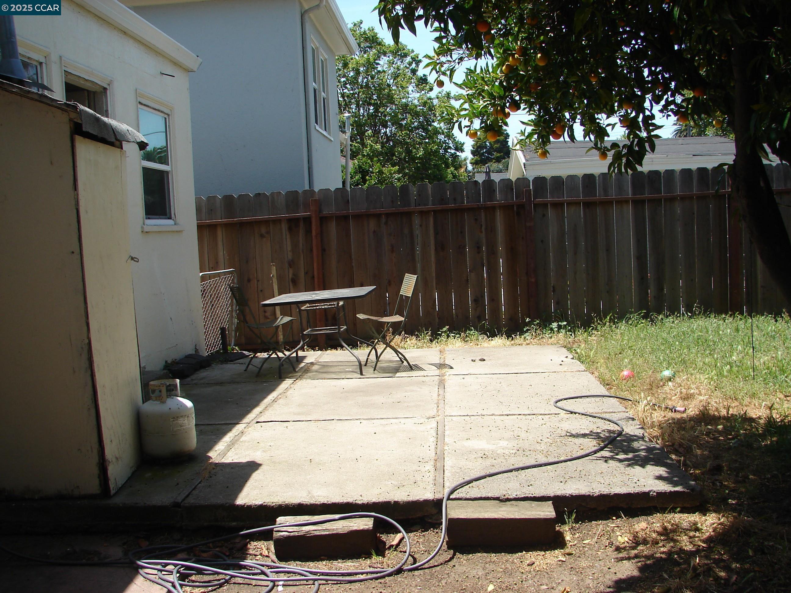 Detail Gallery Image 8 of 10 For 2427 67th Ave, Oakland,  CA 94605 - 2 Beds | 1 Baths