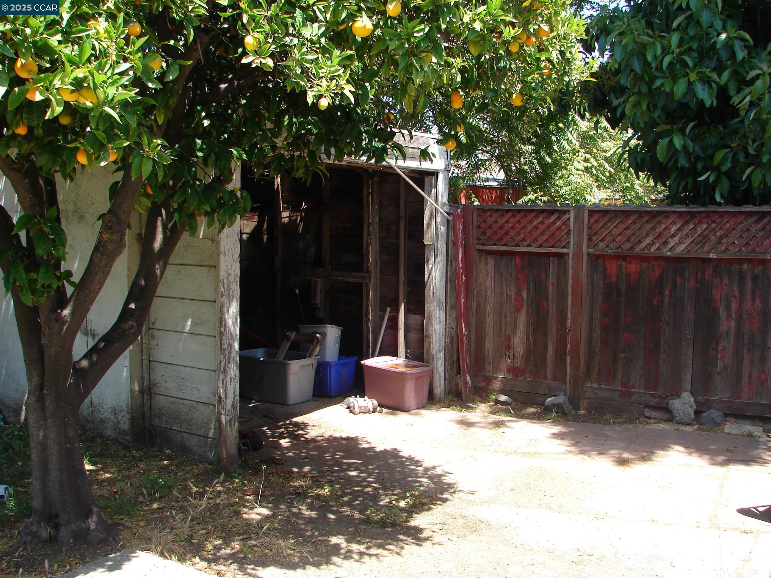 Detail Gallery Image 9 of 10 For 2427 67th Ave, Oakland,  CA 94605 - 2 Beds | 1 Baths