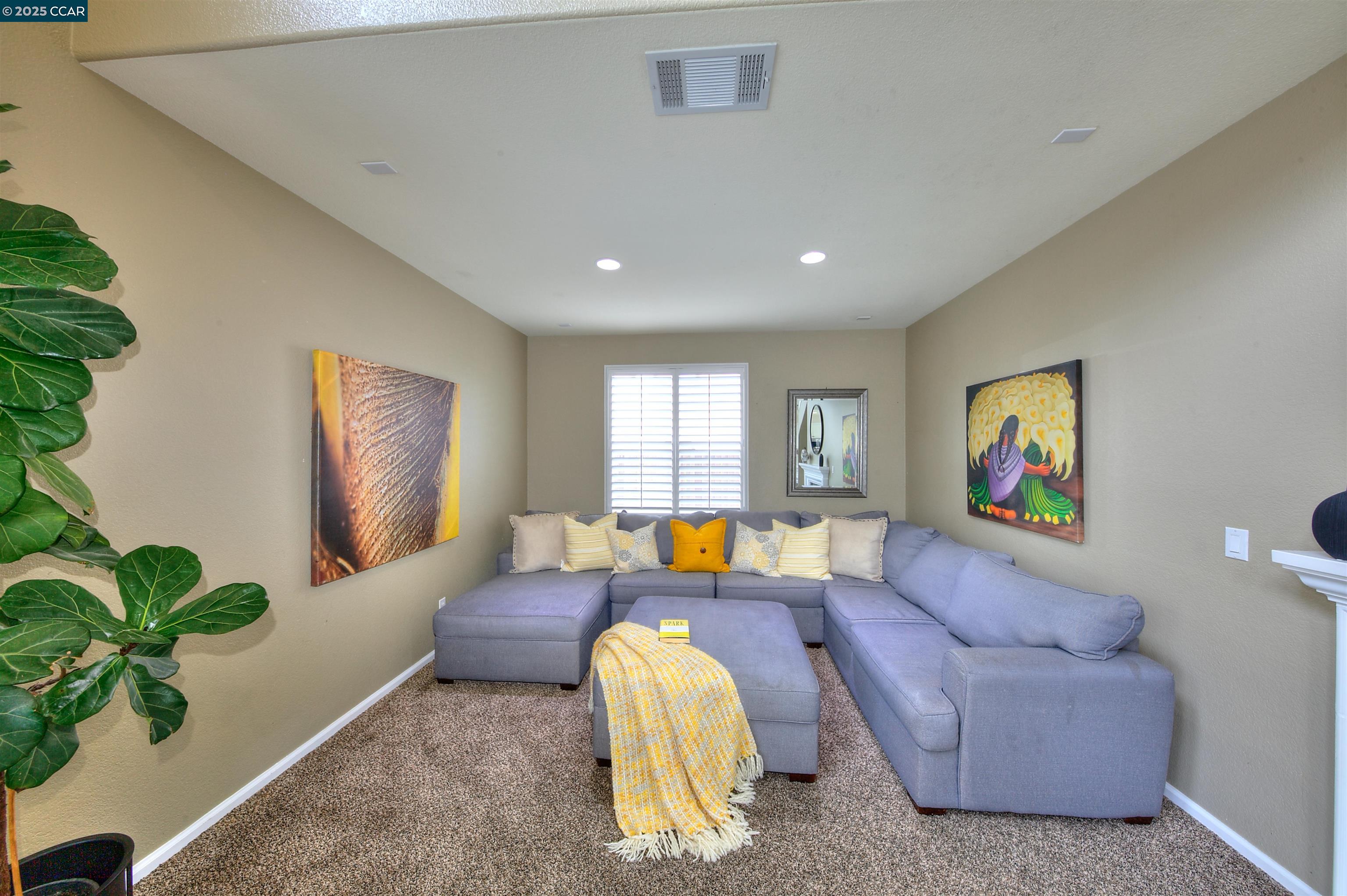 Detail Gallery Image 14 of 59 For 2927 Carlingford Ln, Vallejo,  CA 94591 - 4 Beds | 2/1 Baths