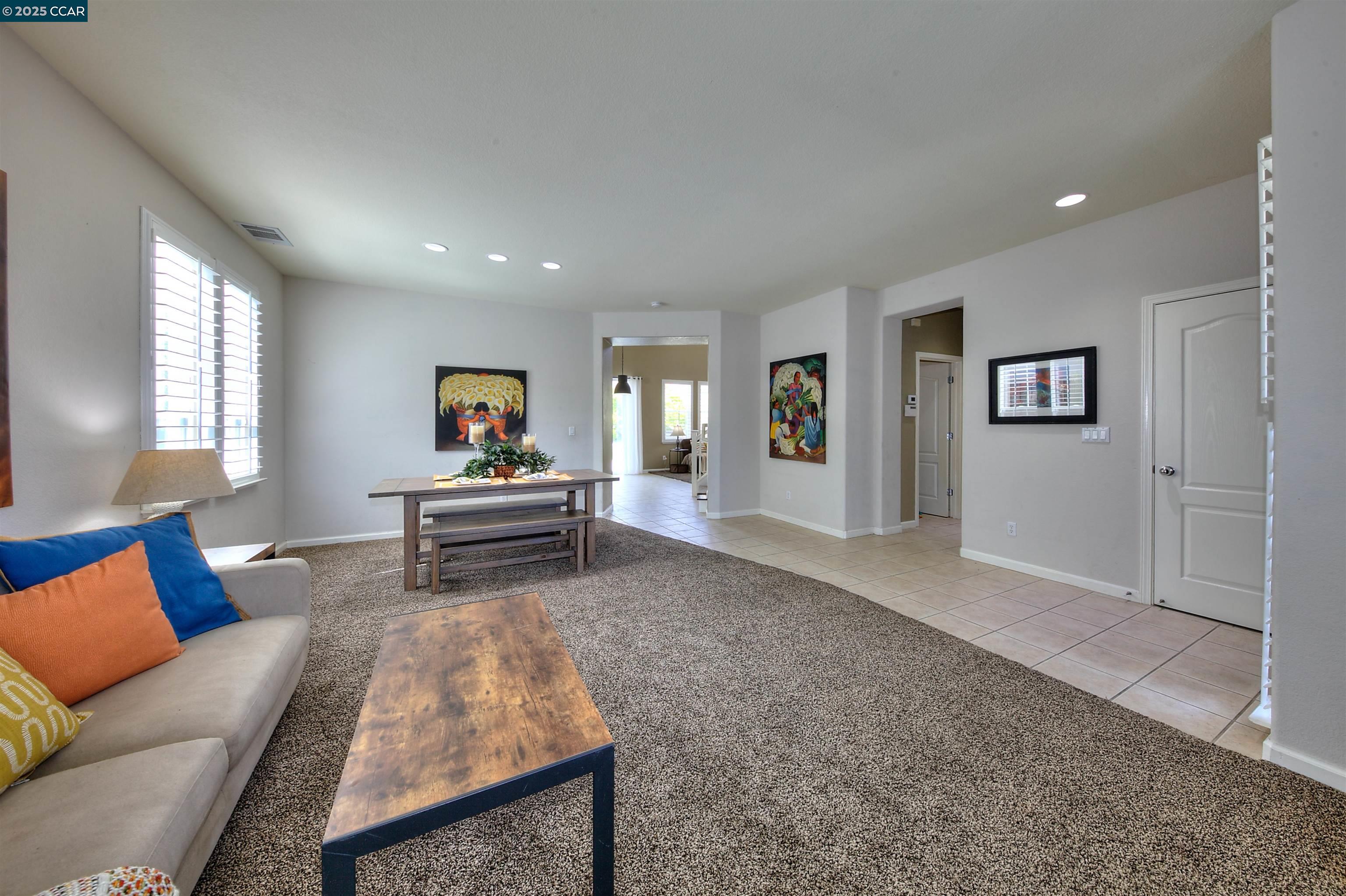 Detail Gallery Image 4 of 59 For 2927 Carlingford Ln, Vallejo,  CA 94591 - 4 Beds | 2/1 Baths