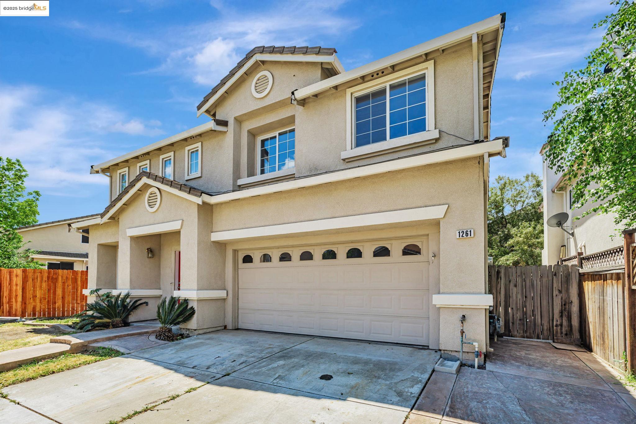 Detail Gallery Image 2 of 50 For 1261 King Loop, Tracy,  CA 95377 - 5 Beds | 3 Baths