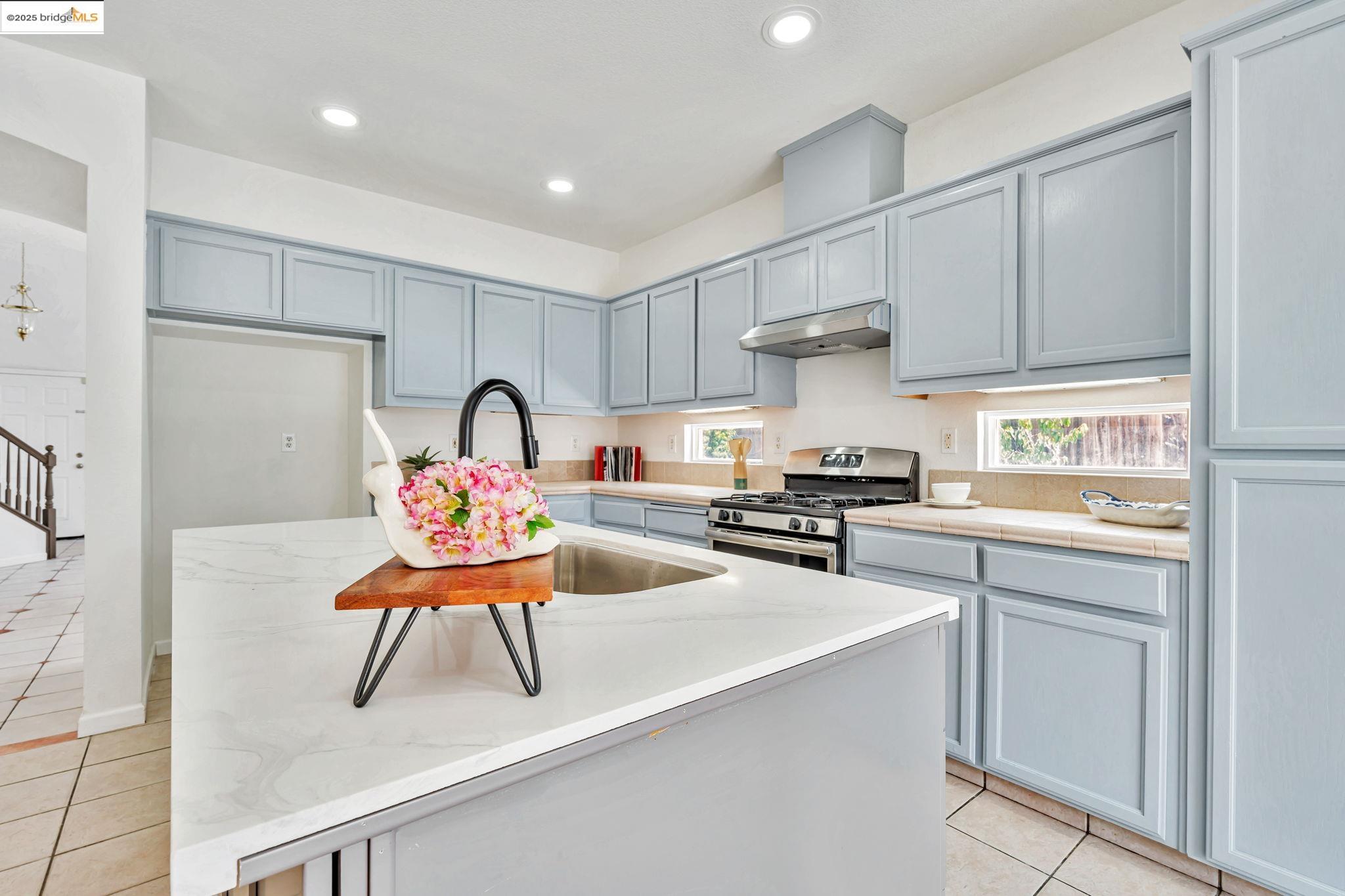 Detail Gallery Image 13 of 50 For 1261 King Loop, Tracy,  CA 95377 - 5 Beds | 3 Baths