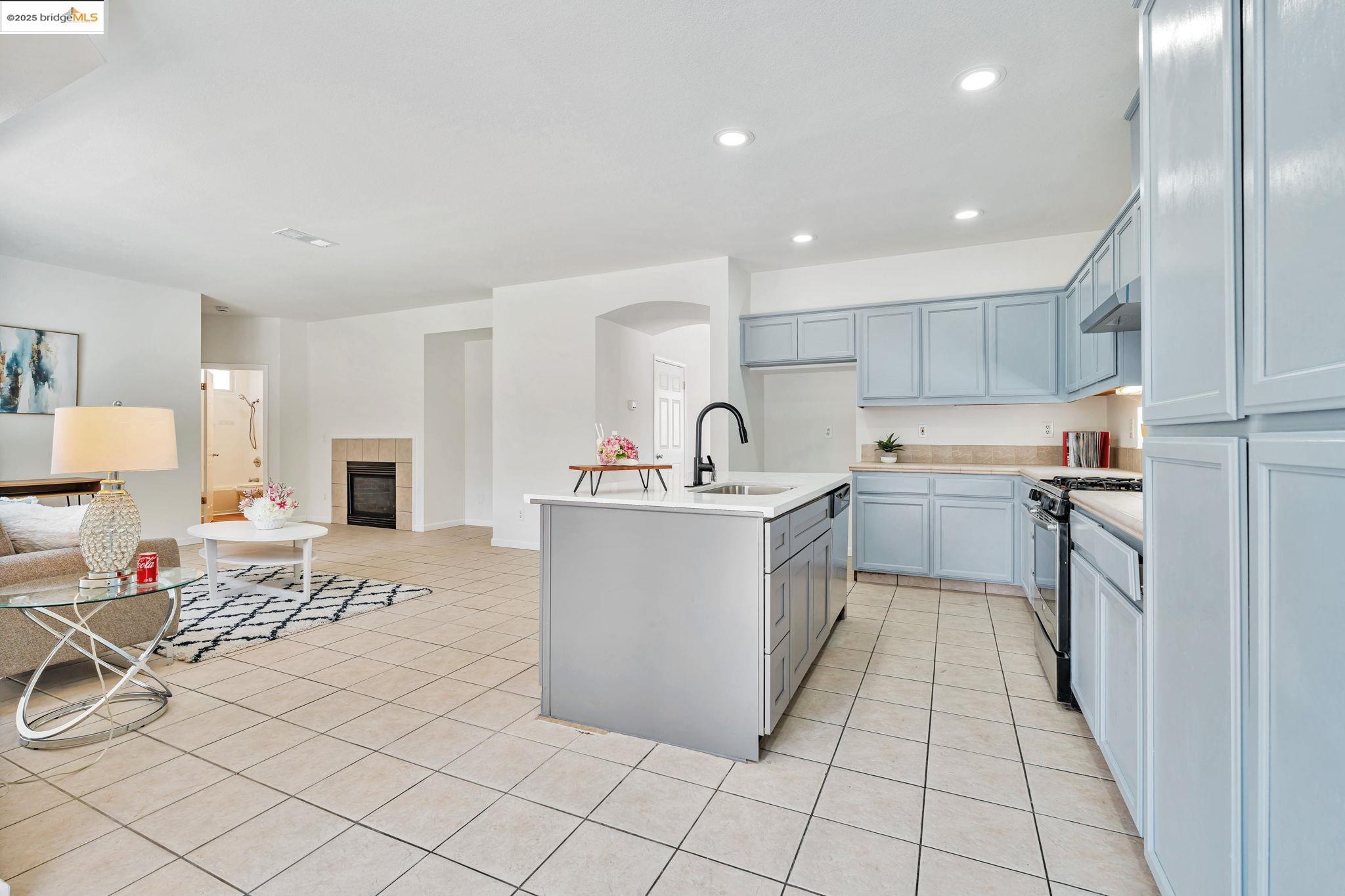 Detail Gallery Image 17 of 50 For 1261 King Loop, Tracy,  CA 95377 - 5 Beds | 3 Baths