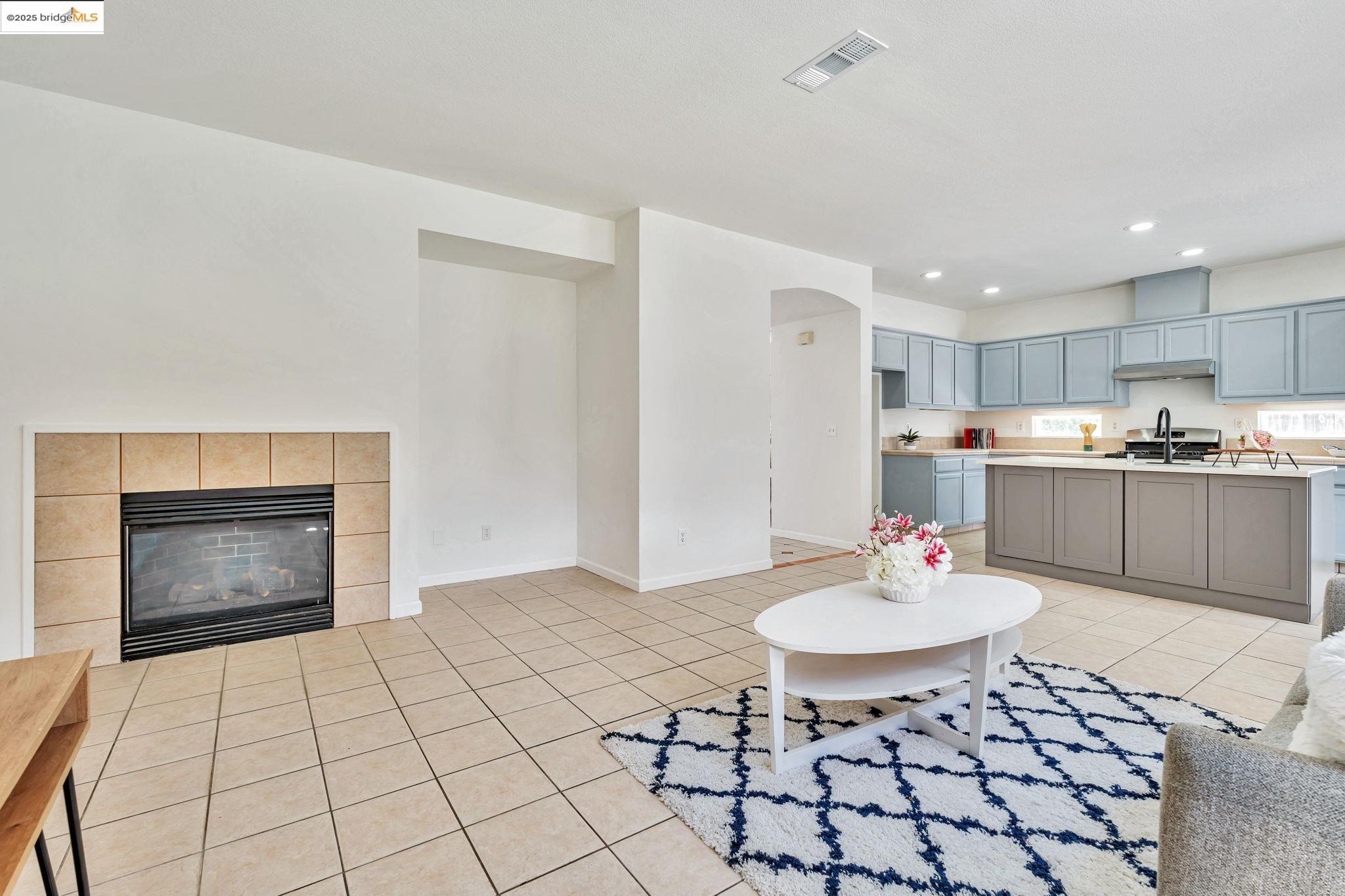 Detail Gallery Image 10 of 50 For 1261 King Loop, Tracy,  CA 95377 - 5 Beds | 3 Baths