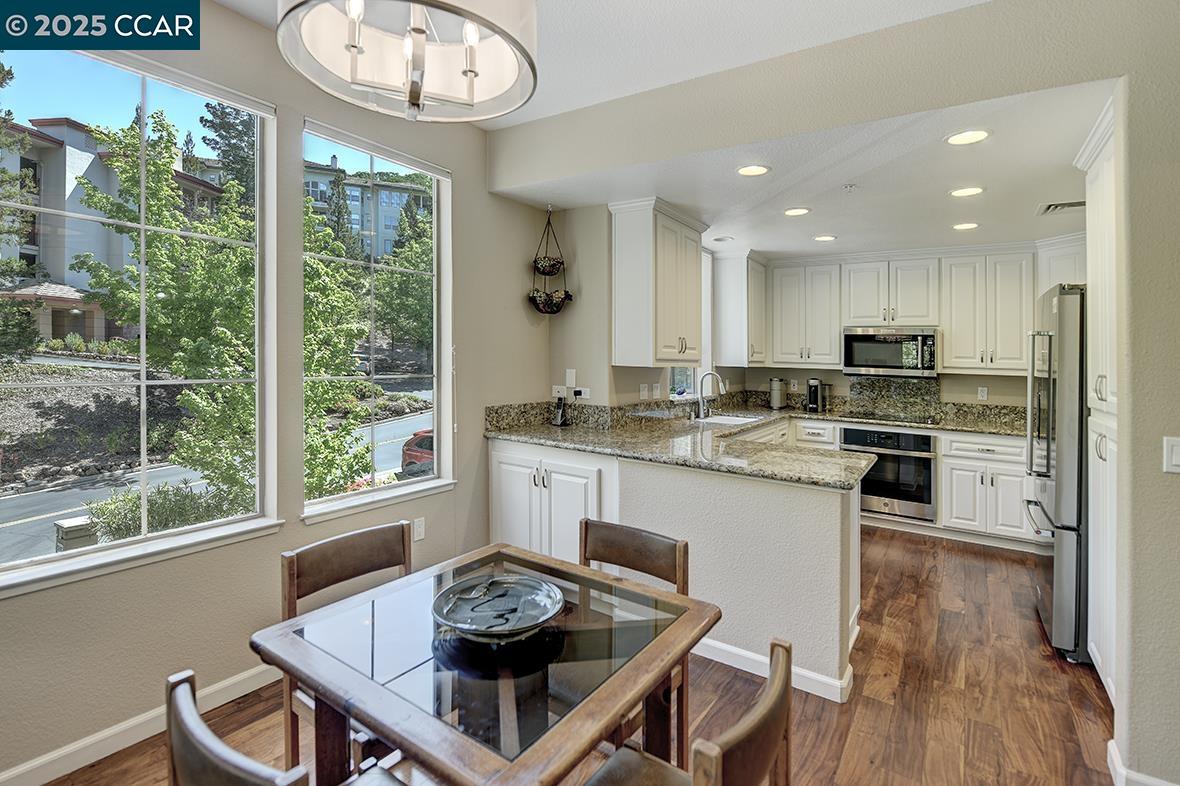 5910 Horsemans Canyon Dr # 5A, Walnut Creek, California 94595, 2 Bedrooms Bedrooms, 8 Rooms Rooms,2 BathroomsBathrooms,Residential,For Sale,5910 Horsemans Canyon Dr # 5A,41097516