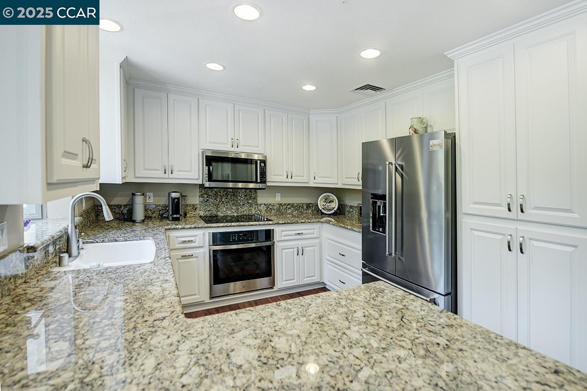 5910 Horsemans Canyon Dr # 5A, Walnut Creek, California 94595, 2 Bedrooms Bedrooms, 8 Rooms Rooms,2 BathroomsBathrooms,Residential,For Sale,5910 Horsemans Canyon Dr # 5A,41097516