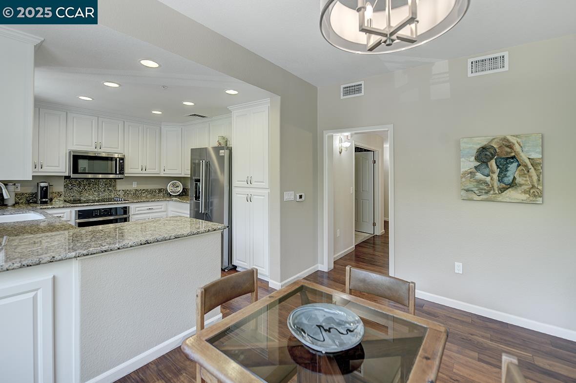 5910 Horsemans Canyon Dr # 5A, Walnut Creek, California 94595, 2 Bedrooms Bedrooms, 8 Rooms Rooms,2 BathroomsBathrooms,Residential,For Sale,5910 Horsemans Canyon Dr # 5A,41097516