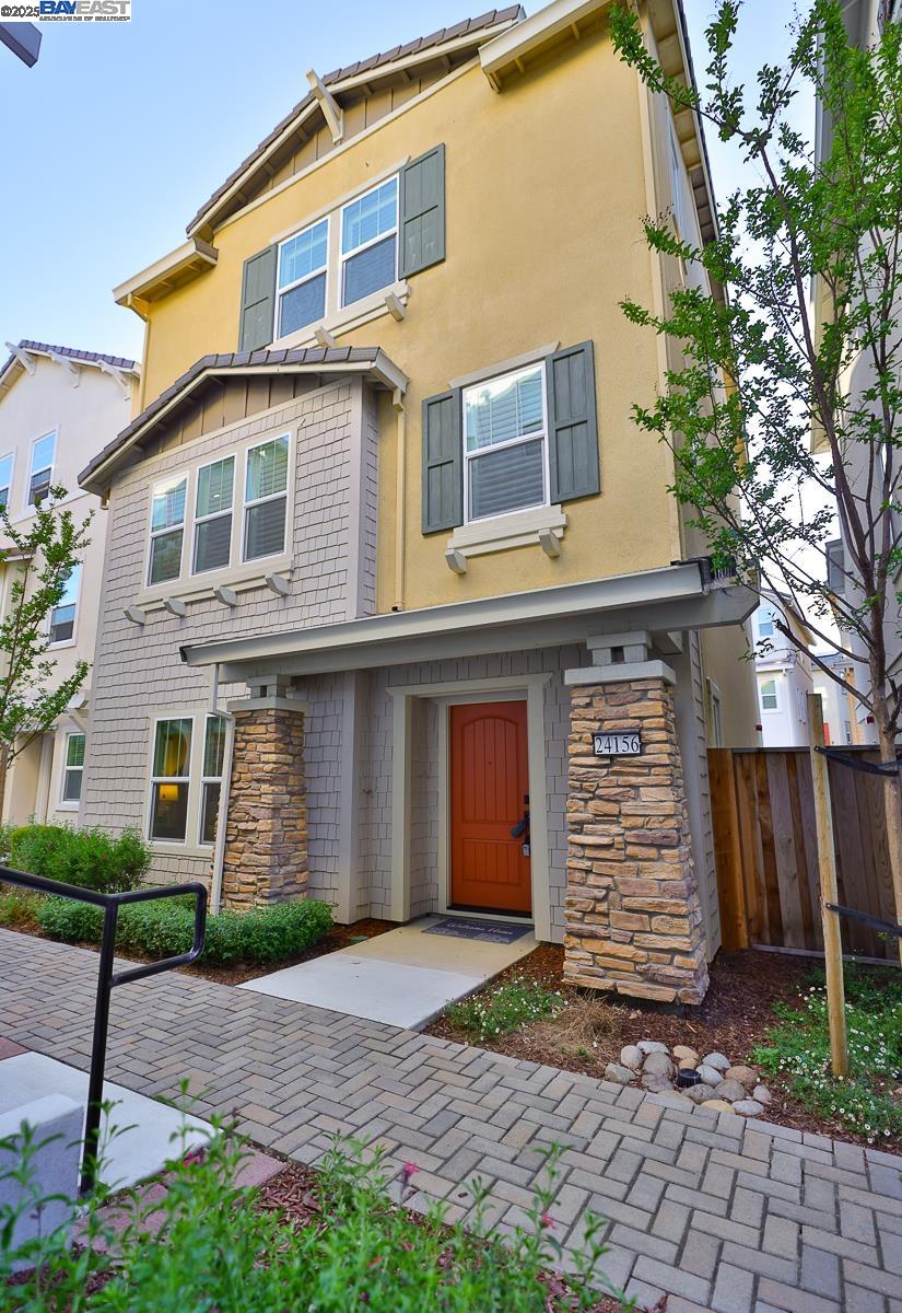 Detail Gallery Image 3 of 51 For 24156 Amaranth Loop, Hayward,  CA 94541 - 3 Beds | 3/1 Baths