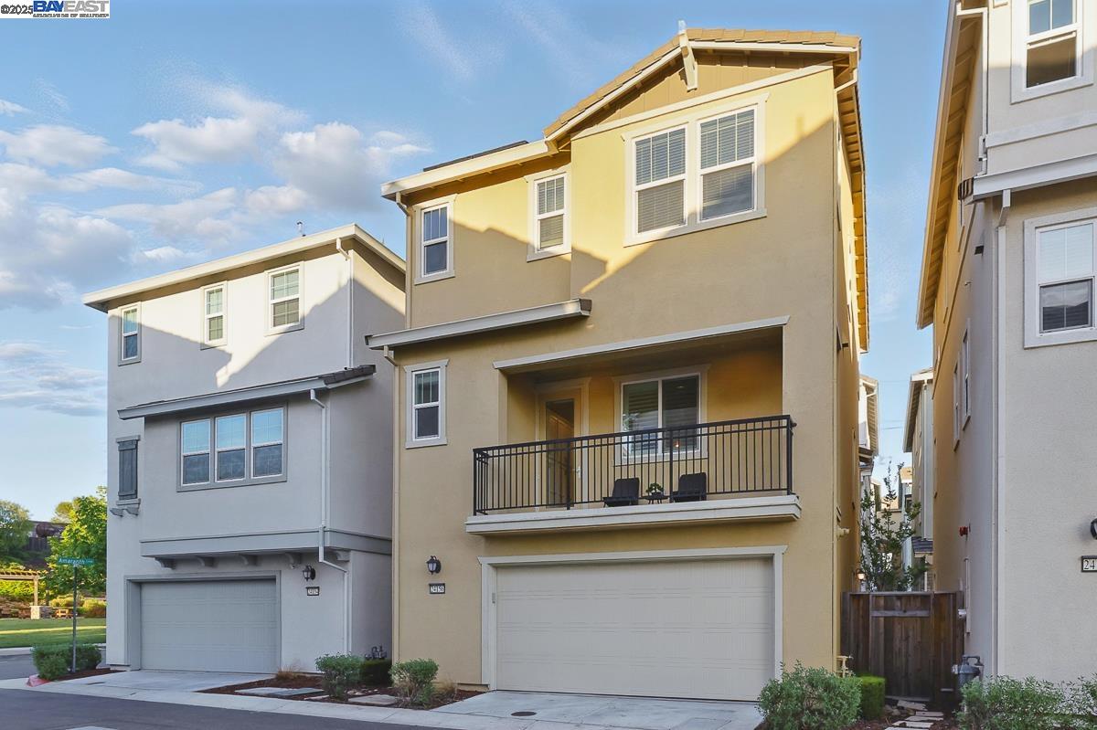 Detail Gallery Image 3 of 51 For 24156 Amaranth Loop, Hayward,  CA 94541 - 3 Beds | 3/1 Baths