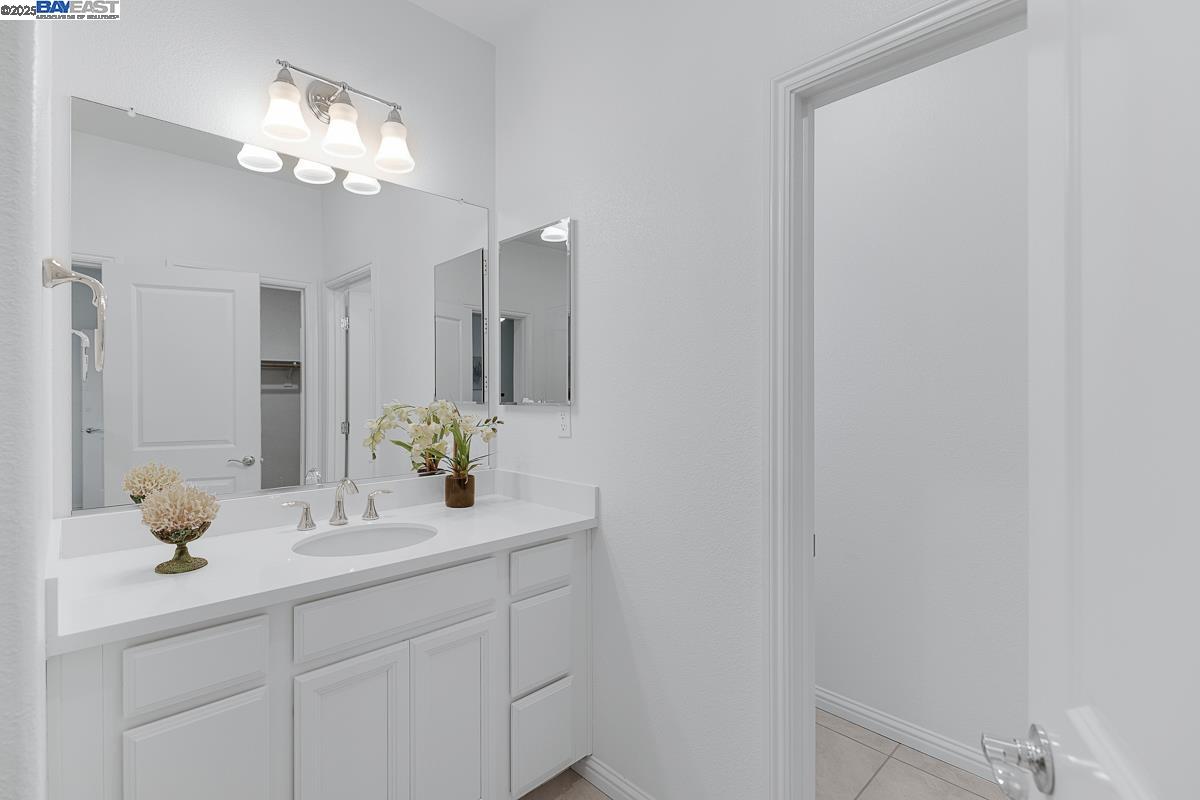 24156 Amaranth Loop, Hayward, California 94541, 3 Bedrooms Bedrooms, 5 Rooms Rooms,3 BathroomsBathrooms,Residential,For Sale,24156 Amaranth Loop,41097518