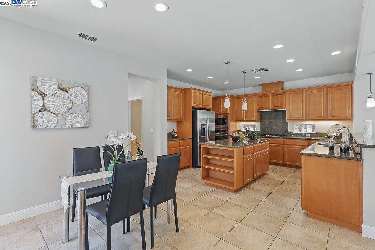 Detail Gallery Image 22 of 60 For 626 W La Canada Ave, Mountain House,  CA 95391 - 4 Beds | 2/1 Baths