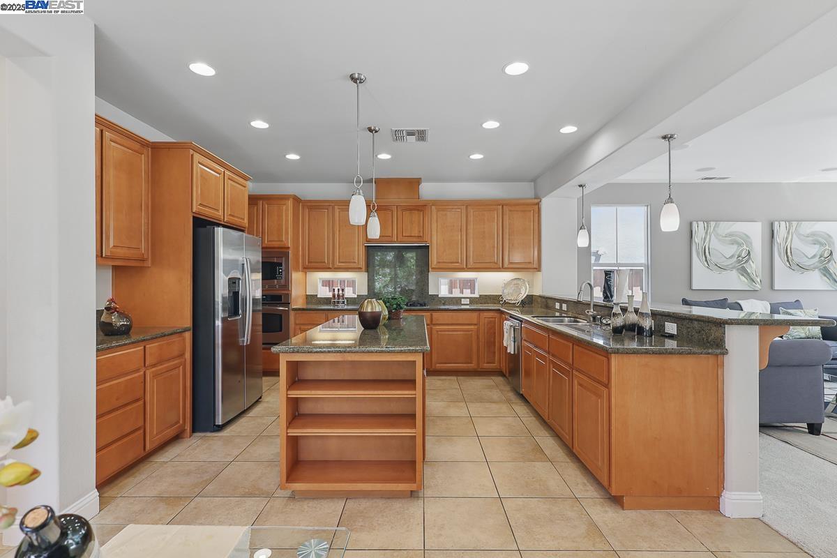 Detail Gallery Image 23 of 60 For 626 W La Canada Ave, Mountain House,  CA 95391 - 4 Beds | 2/1 Baths