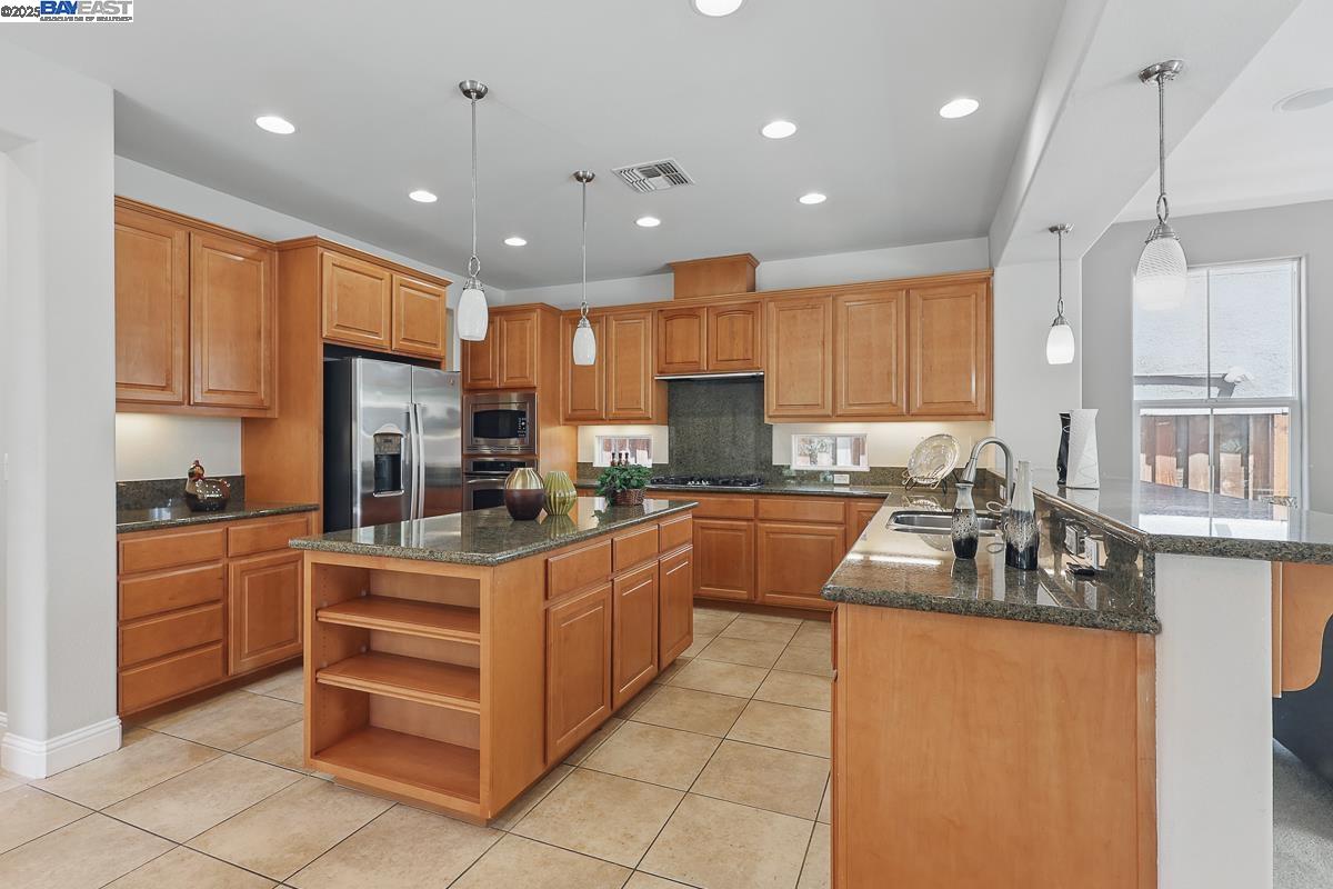 Detail Gallery Image 25 of 60 For 626 W La Canada Ave, Mountain House,  CA 95391 - 4 Beds | 2/1 Baths