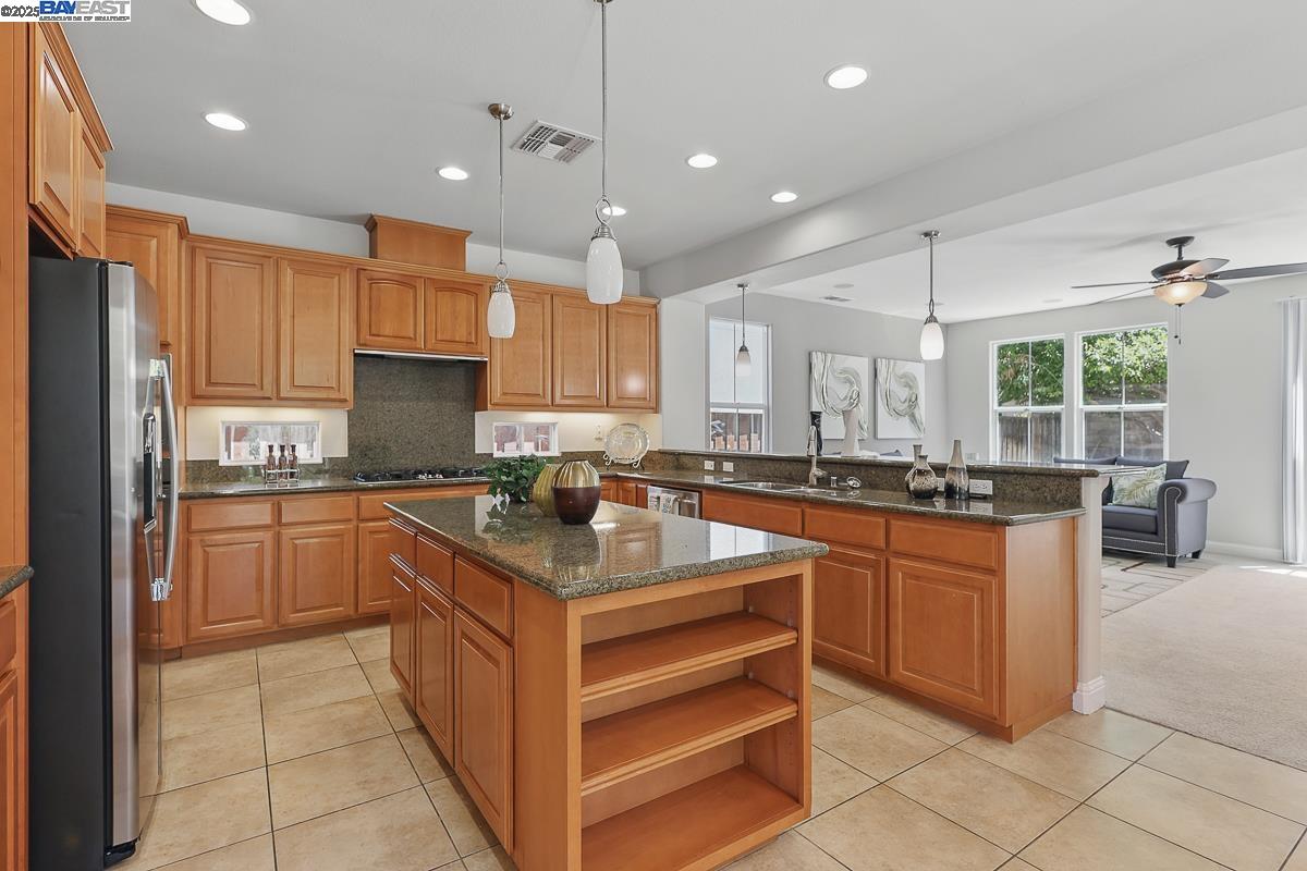 Detail Gallery Image 27 of 60 For 626 W La Canada Ave, Mountain House,  CA 95391 - 4 Beds | 2/1 Baths
