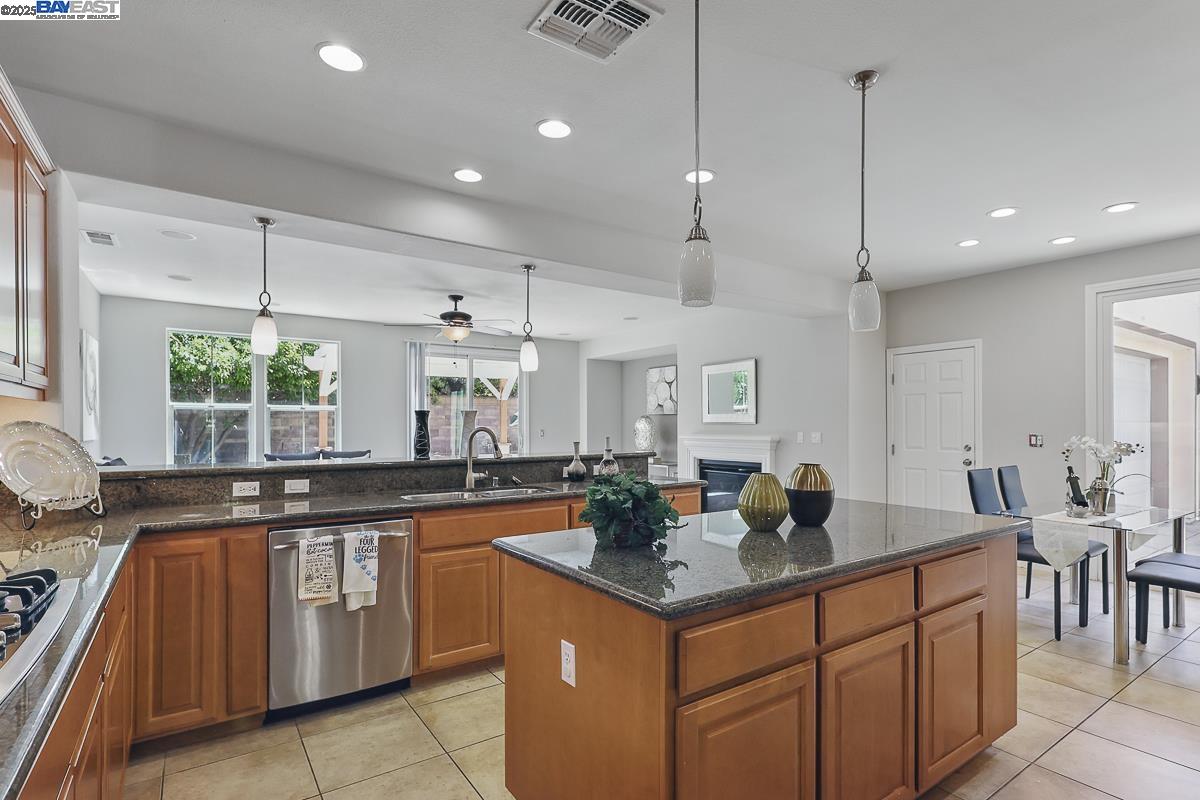 Detail Gallery Image 28 of 60 For 626 W La Canada Ave, Mountain House,  CA 95391 - 4 Beds | 2/1 Baths