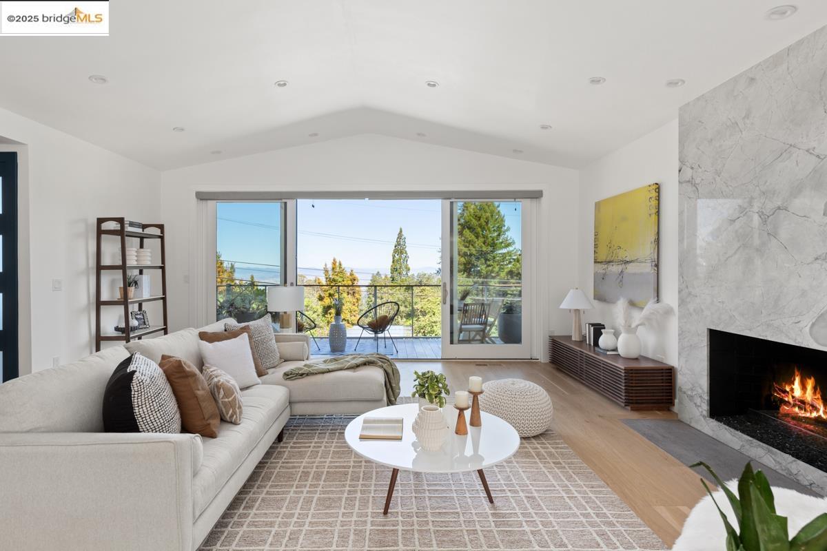 Detail Gallery Image 12 of 60 For 1449 Grizzly Peak Blvd, Berkeley,  CA 94708 - 5 Beds | 4 Baths