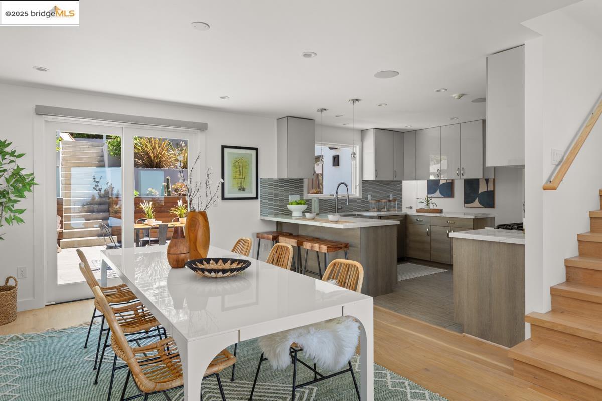Detail Gallery Image 16 of 60 For 1449 Grizzly Peak Blvd, Berkeley,  CA 94708 - 5 Beds | 4 Baths