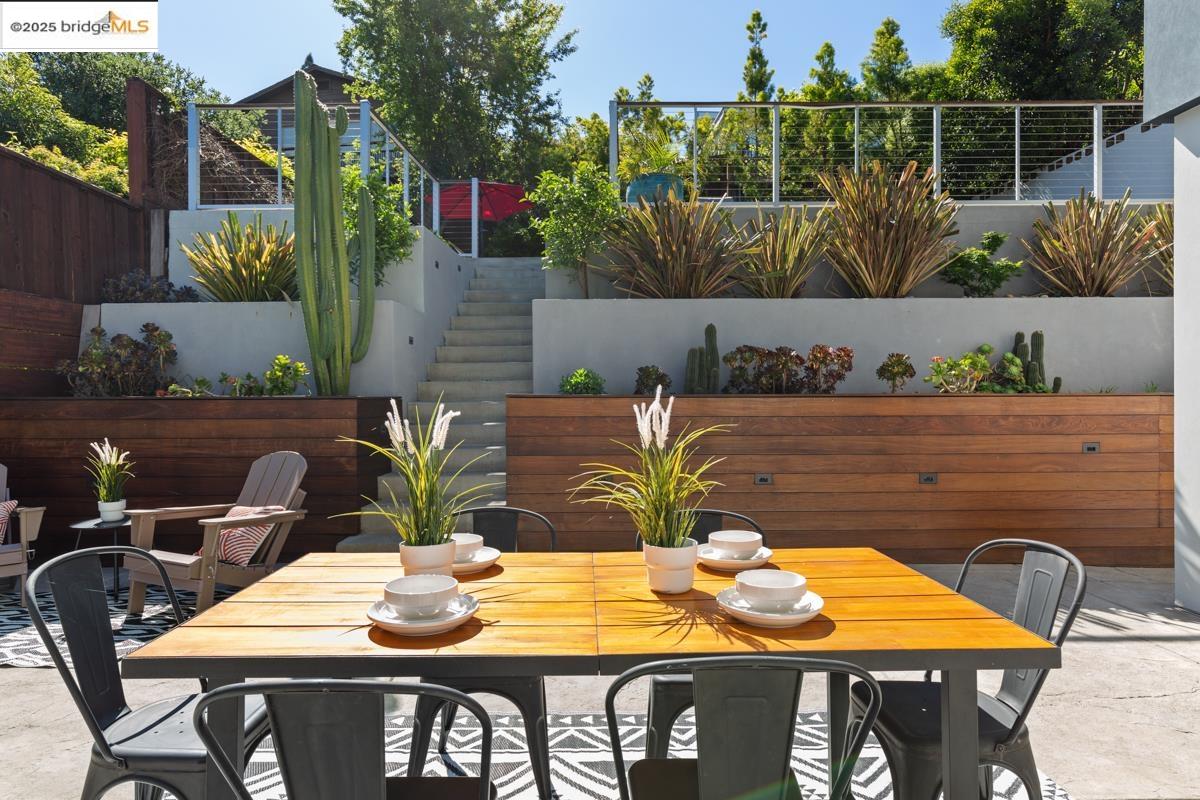 Detail Gallery Image 18 of 60 For 1449 Grizzly Peak Blvd, Berkeley,  CA 94708 - 5 Beds | 4 Baths