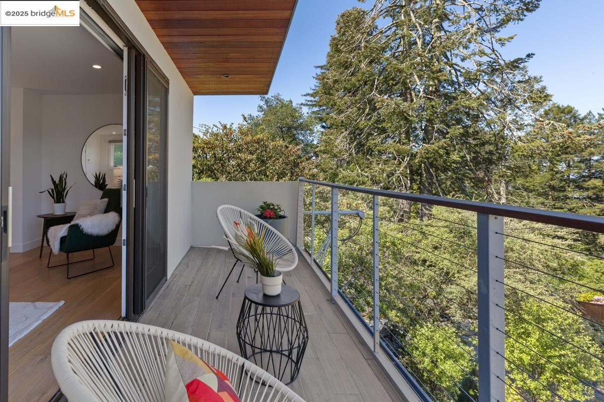 Detail Gallery Image 27 of 60 For 1449 Grizzly Peak Blvd, Berkeley,  CA 94708 - 5 Beds | 4 Baths