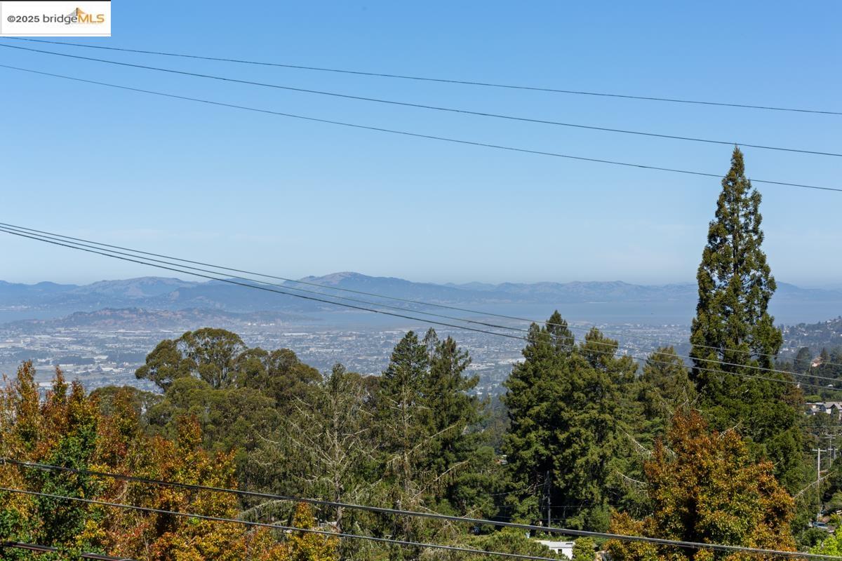 Detail Gallery Image 28 of 60 For 1449 Grizzly Peak Blvd, Berkeley,  CA 94708 - 5 Beds | 4 Baths