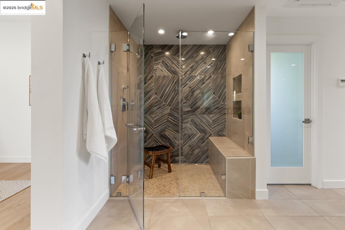 Detail Gallery Image 33 of 60 For 1449 Grizzly Peak Blvd, Berkeley,  CA 94708 - 5 Beds | 4 Baths