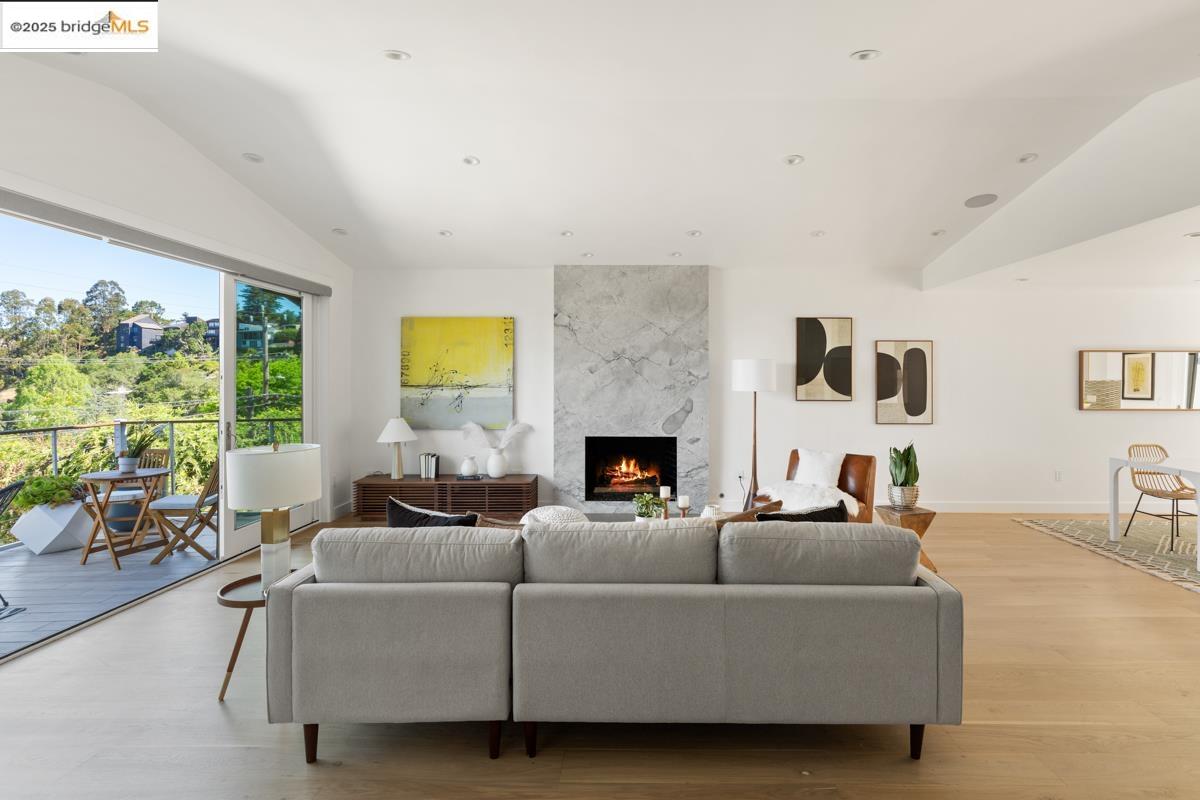 Detail Gallery Image 5 of 60 For 1449 Grizzly Peak Blvd, Berkeley,  CA 94708 - 5 Beds | 4 Baths