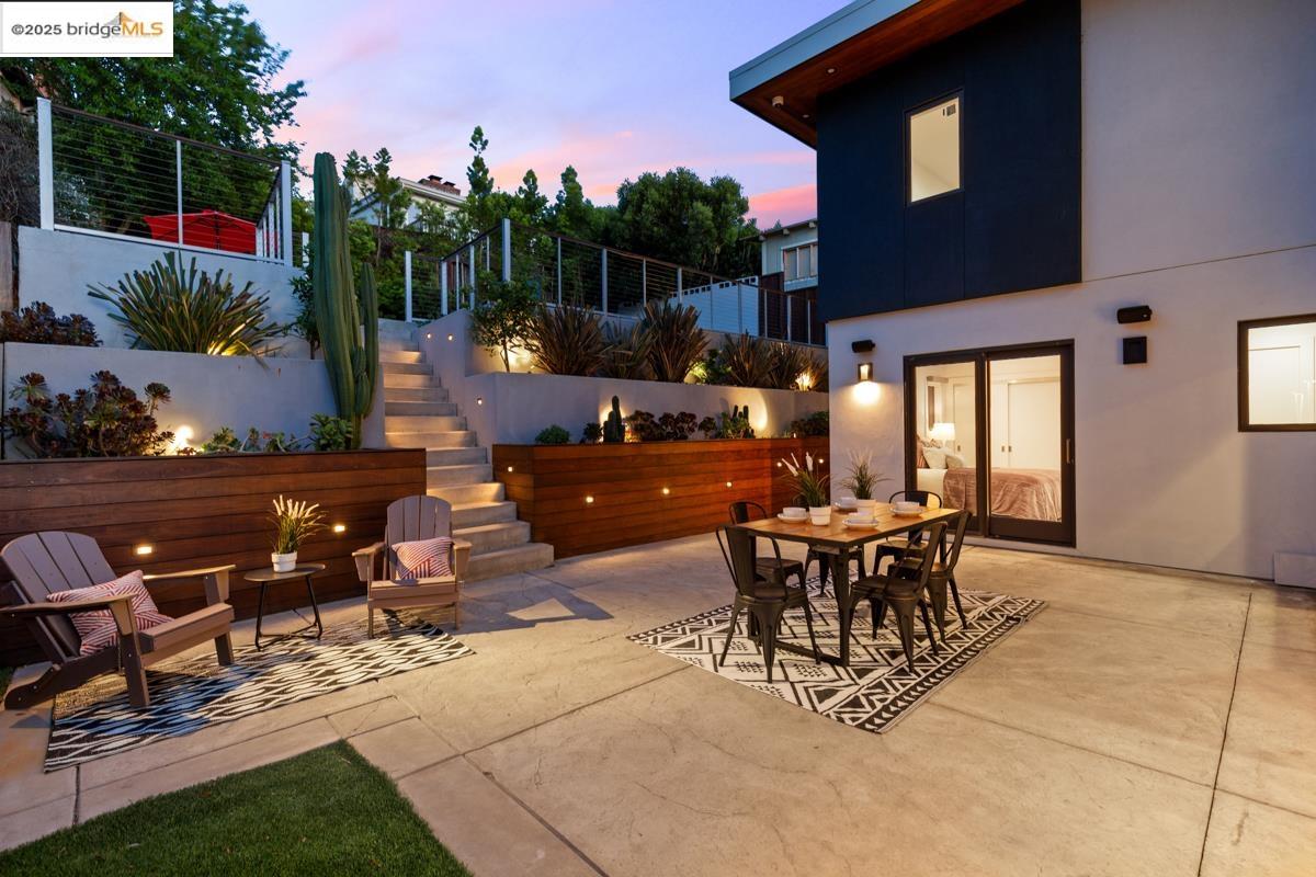 Detail Gallery Image 49 of 60 For 1449 Grizzly Peak Blvd, Berkeley,  CA 94708 - 5 Beds | 4 Baths
