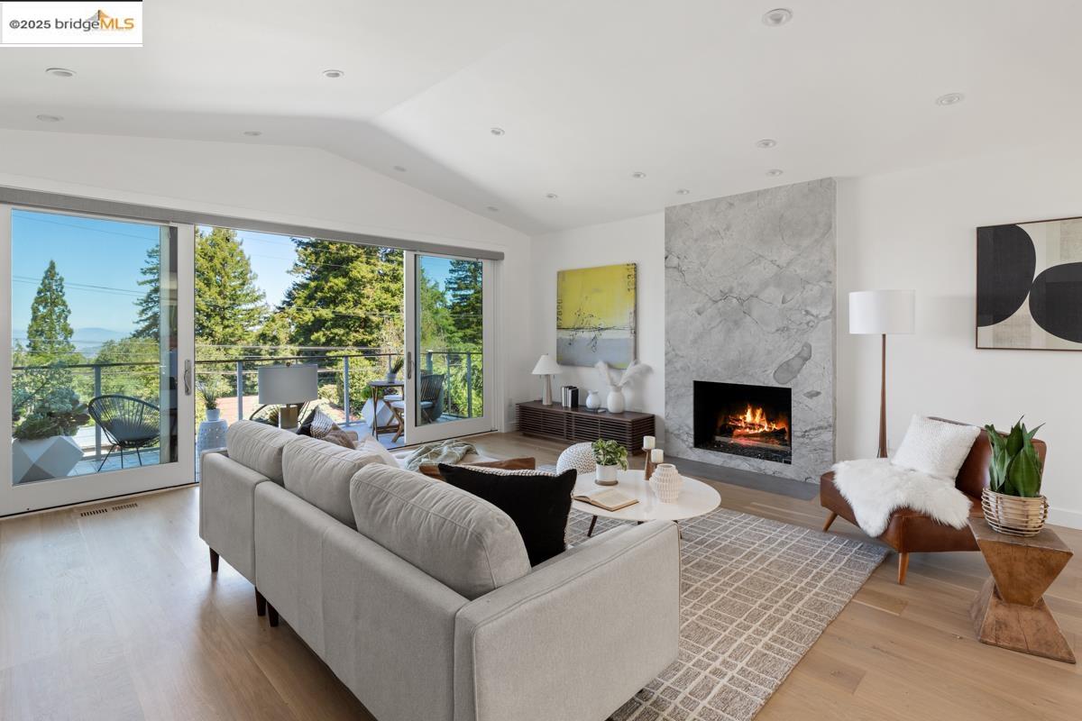 Detail Gallery Image 6 of 60 For 1449 Grizzly Peak Blvd, Berkeley,  CA 94708 - 5 Beds | 4 Baths
