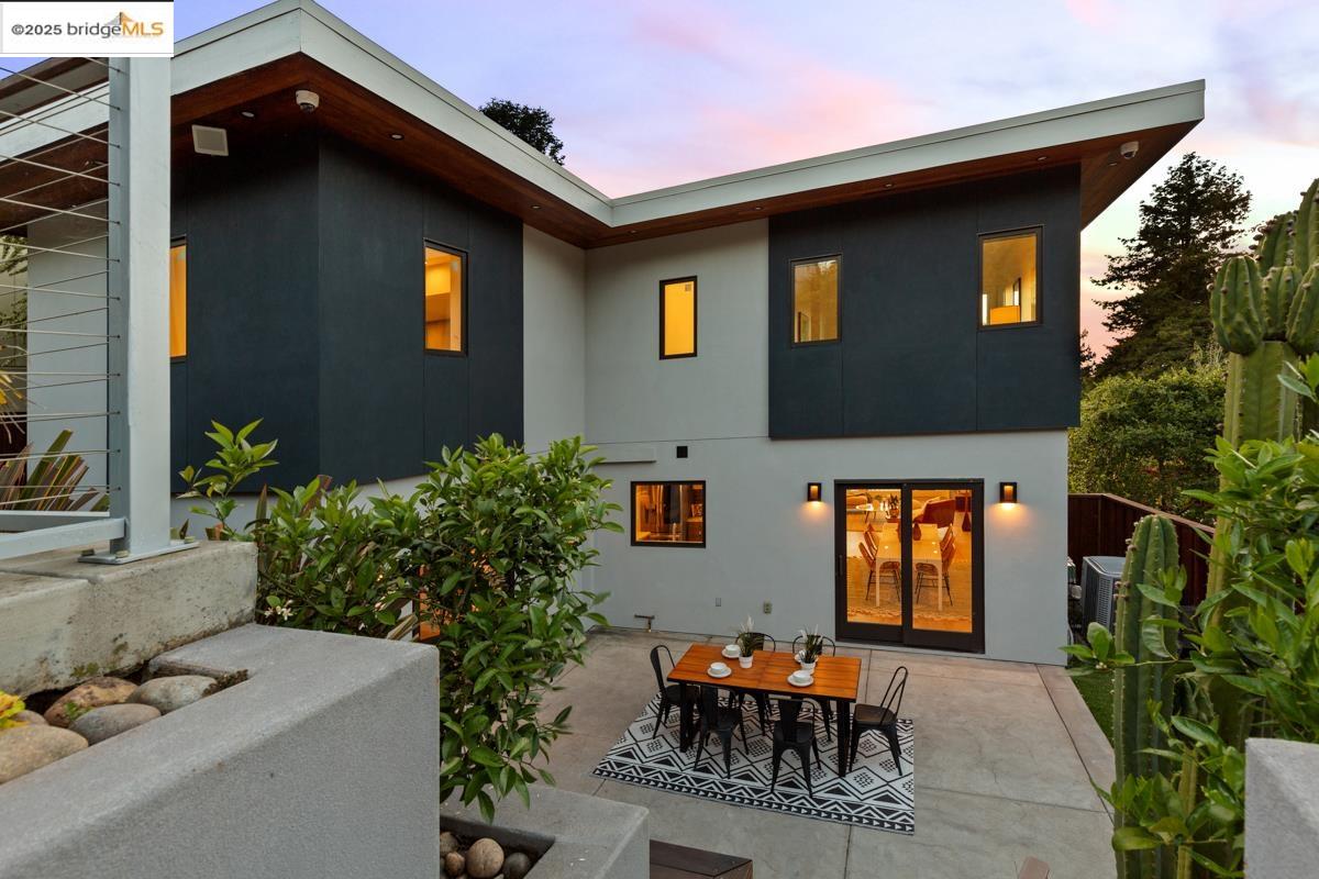 Detail Gallery Image 51 of 60 For 1449 Grizzly Peak Blvd, Berkeley,  CA 94708 - 5 Beds | 4 Baths