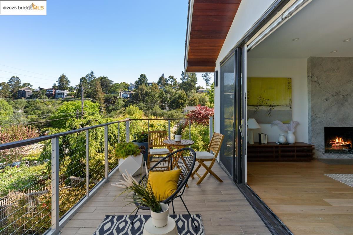 Detail Gallery Image 7 of 60 For 1449 Grizzly Peak Blvd, Berkeley,  CA 94708 - 5 Beds | 4 Baths