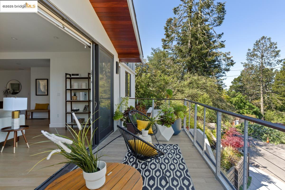 Detail Gallery Image 9 of 60 For 1449 Grizzly Peak Blvd, Berkeley,  CA 94708 - 5 Beds | 4 Baths