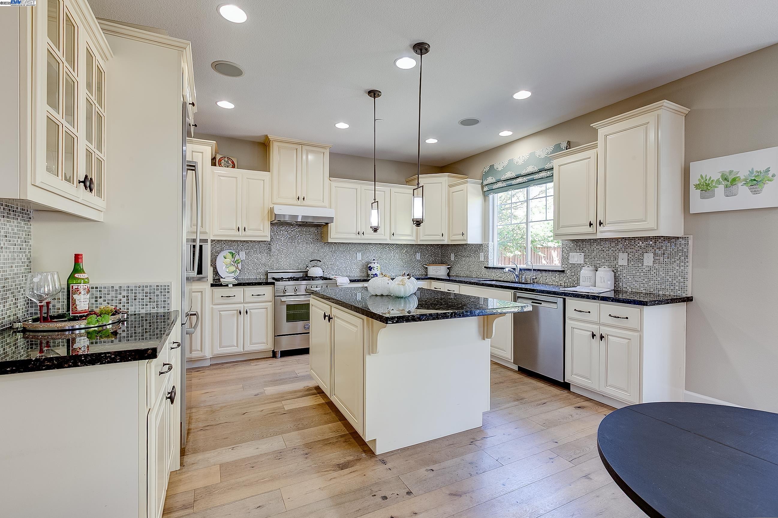 Detail Gallery Image 33 of 60 For 3956 Jordan Ranch Dr, Dublin,  CA 94568 - 5 Beds | 3 Baths