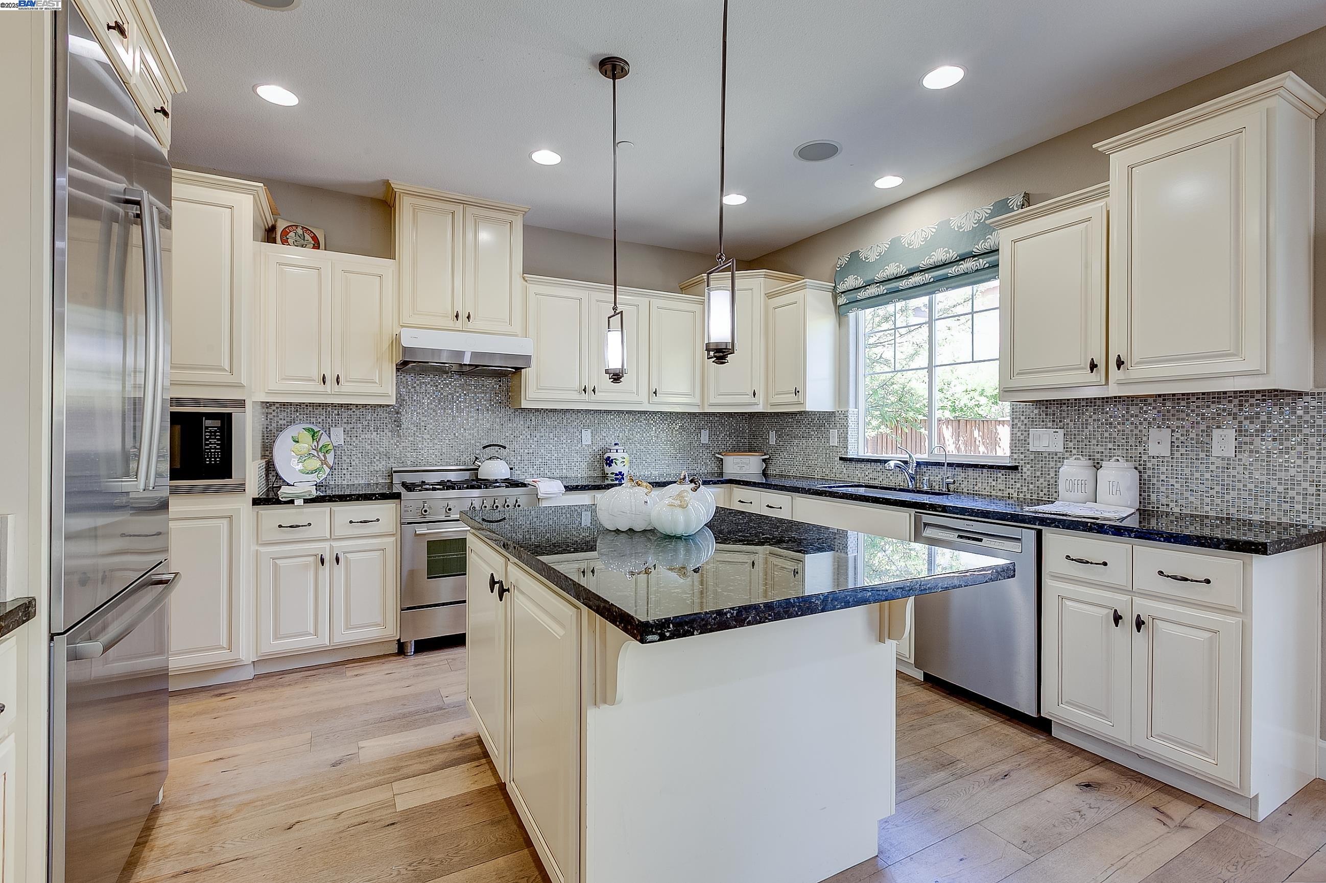 Detail Gallery Image 34 of 60 For 3956 Jordan Ranch Dr, Dublin,  CA 94568 - 5 Beds | 3 Baths
