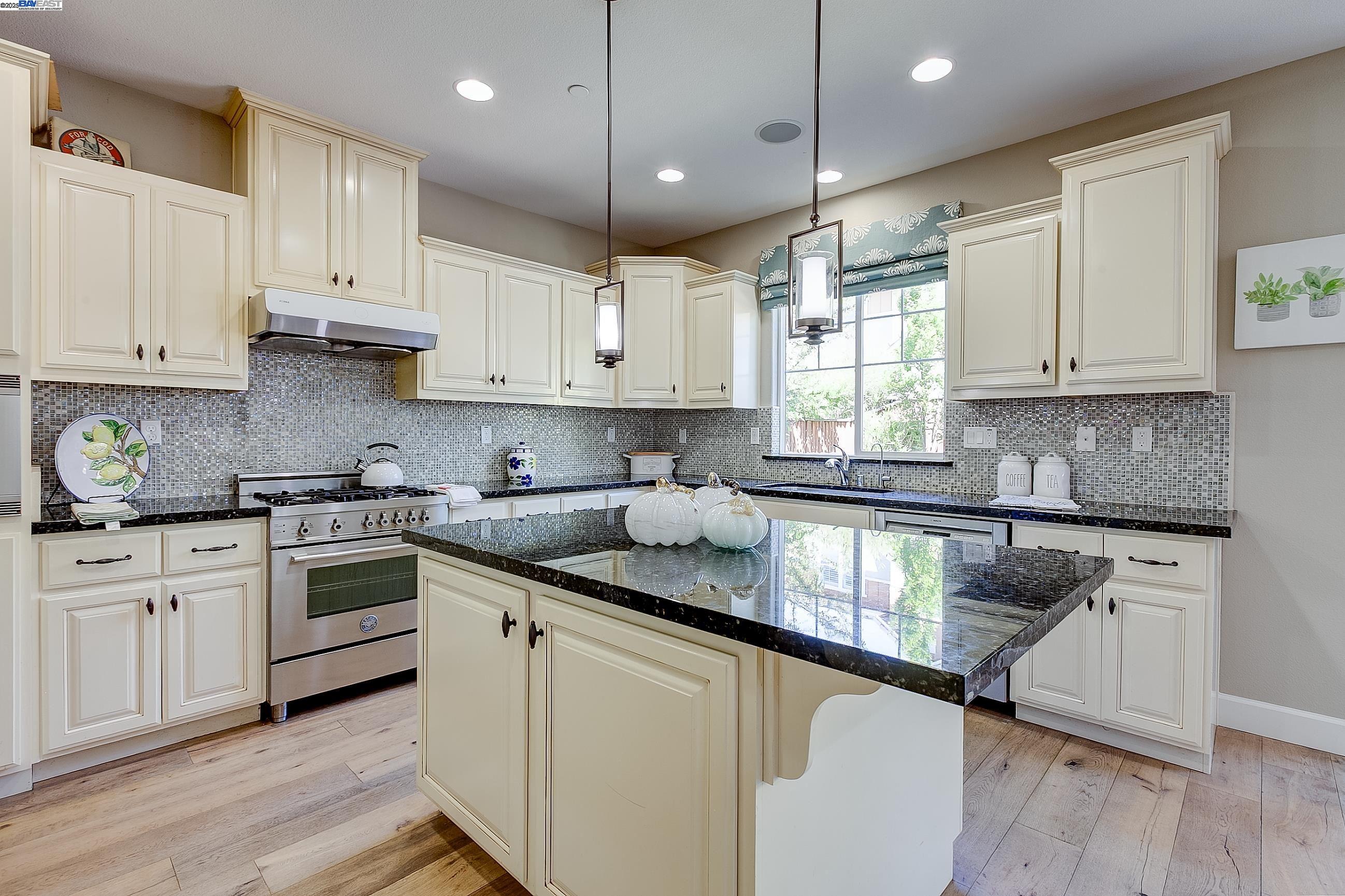 Detail Gallery Image 35 of 60 For 3956 Jordan Ranch Dr, Dublin,  CA 94568 - 5 Beds | 3 Baths