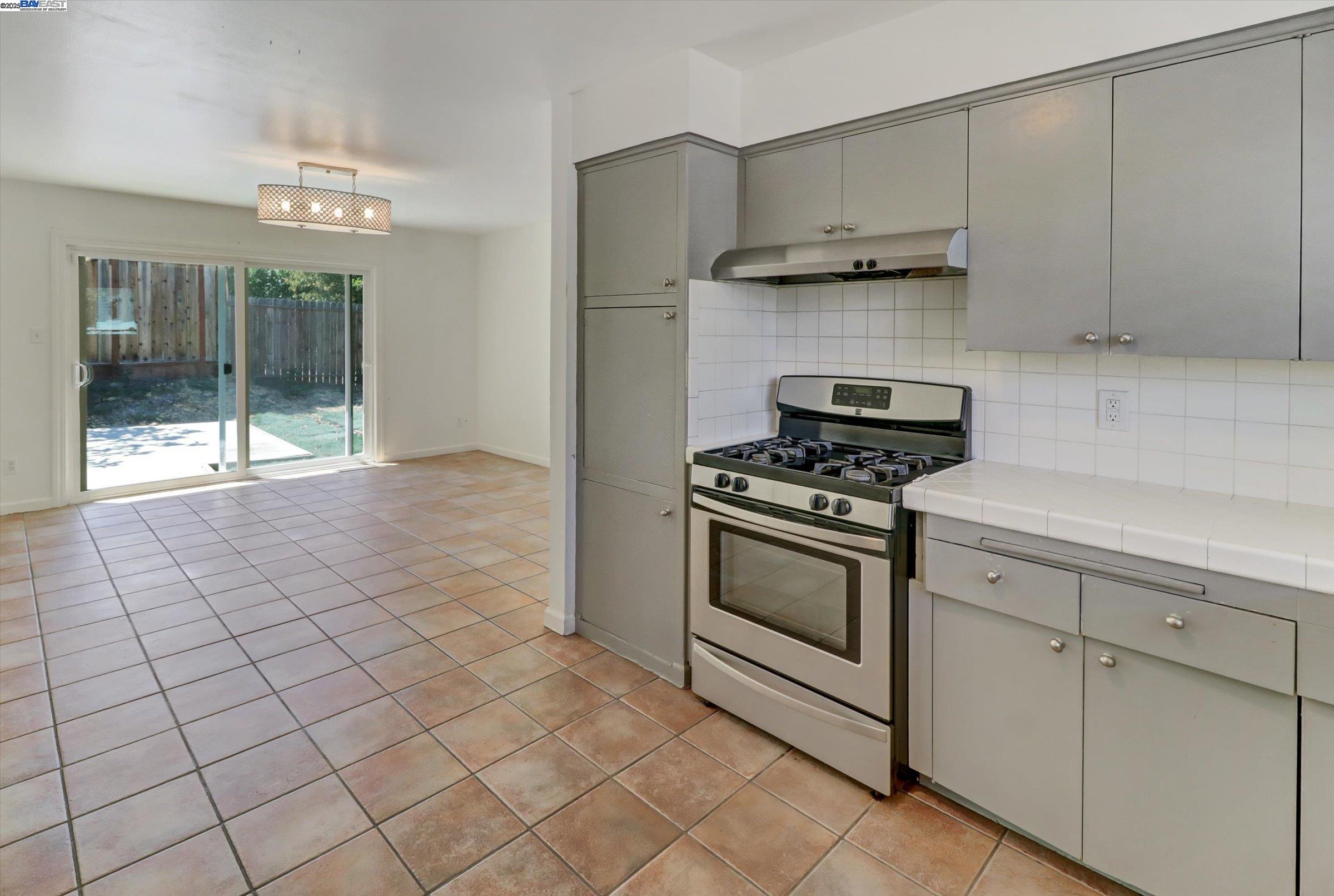 Detail Gallery Image 3 of 25 For 3524 Longview Rd, Antioch,  CA 94509 - 4 Beds | 2 Baths